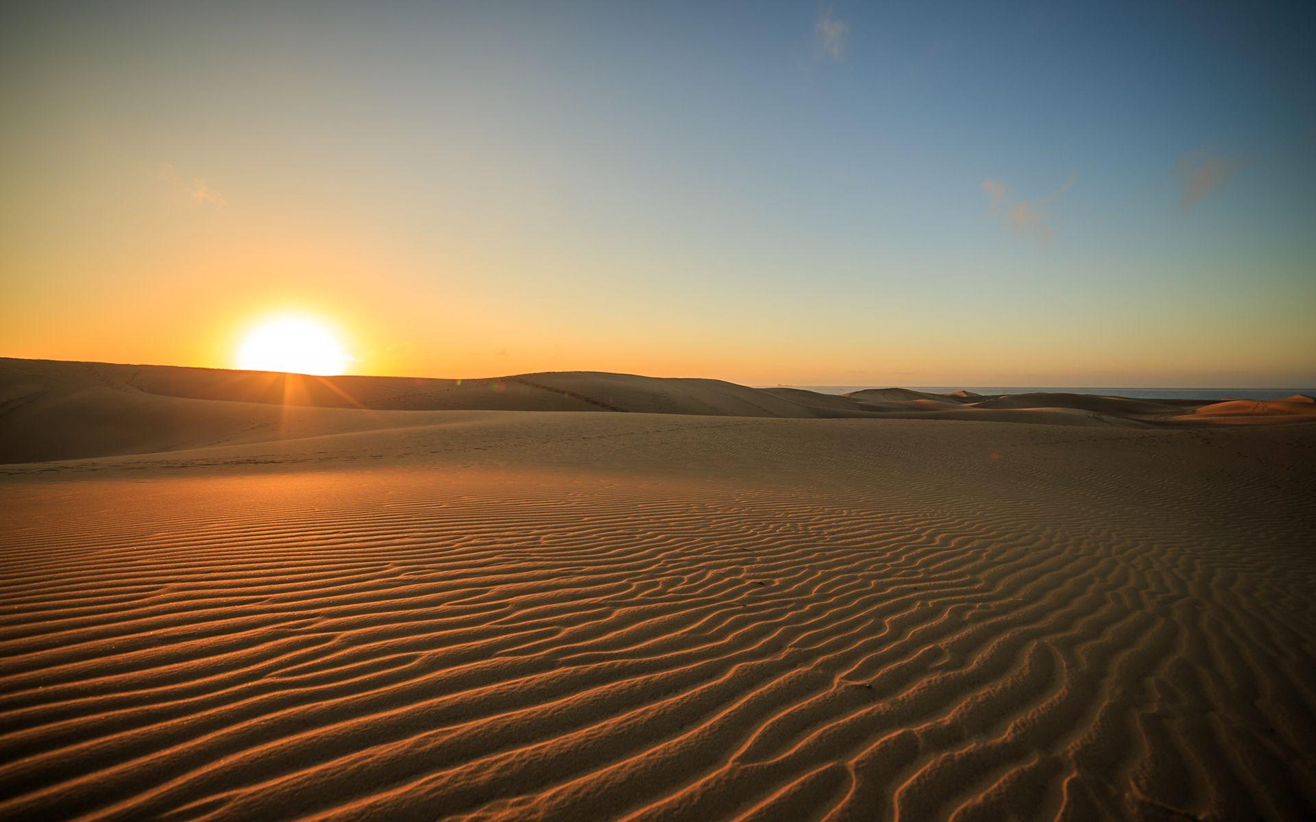 Desert v. Песчаные дюны Сигатока. Закат в пустыне. Пустыня фон. Пустынный пейзаж.