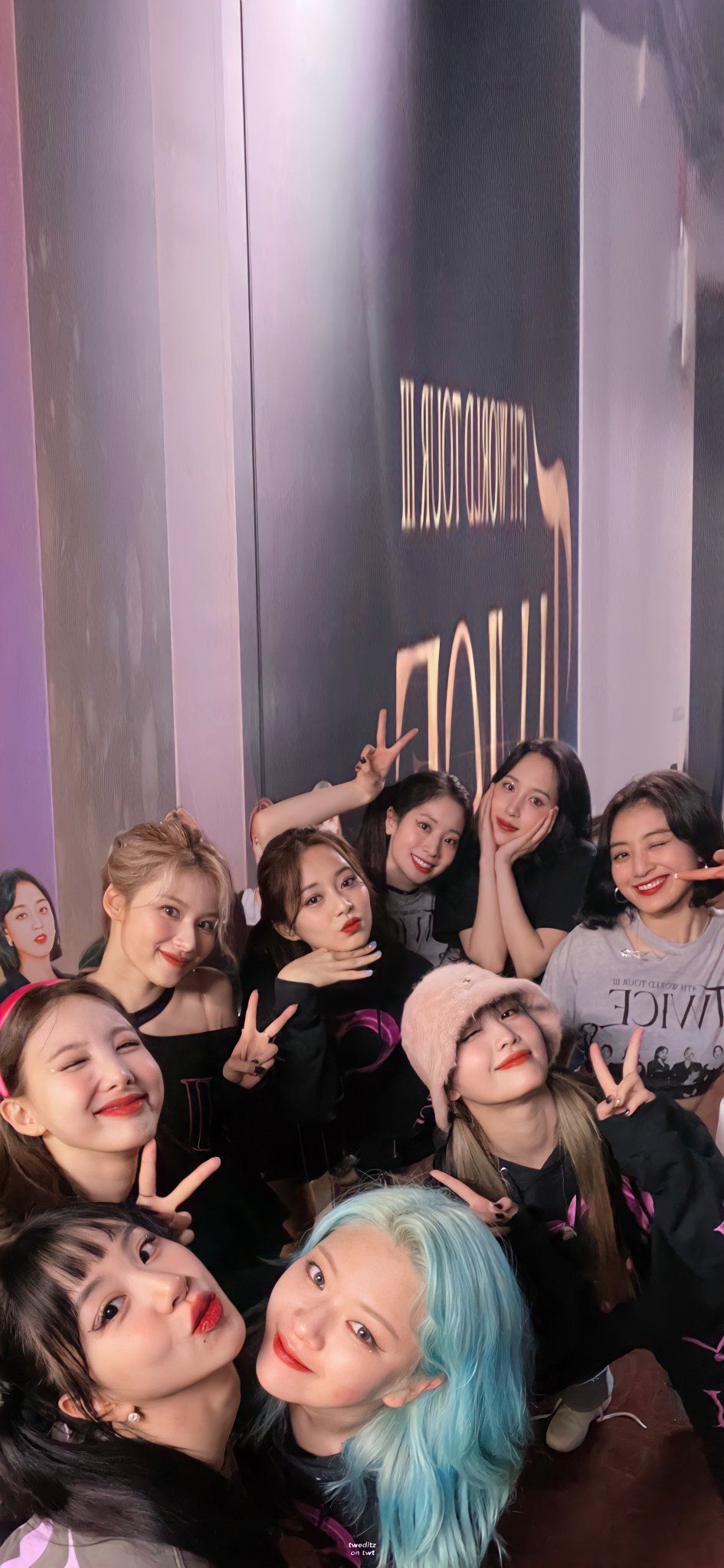 945x2048 ً on Twitter. Twice 集合写真, Twice 壁