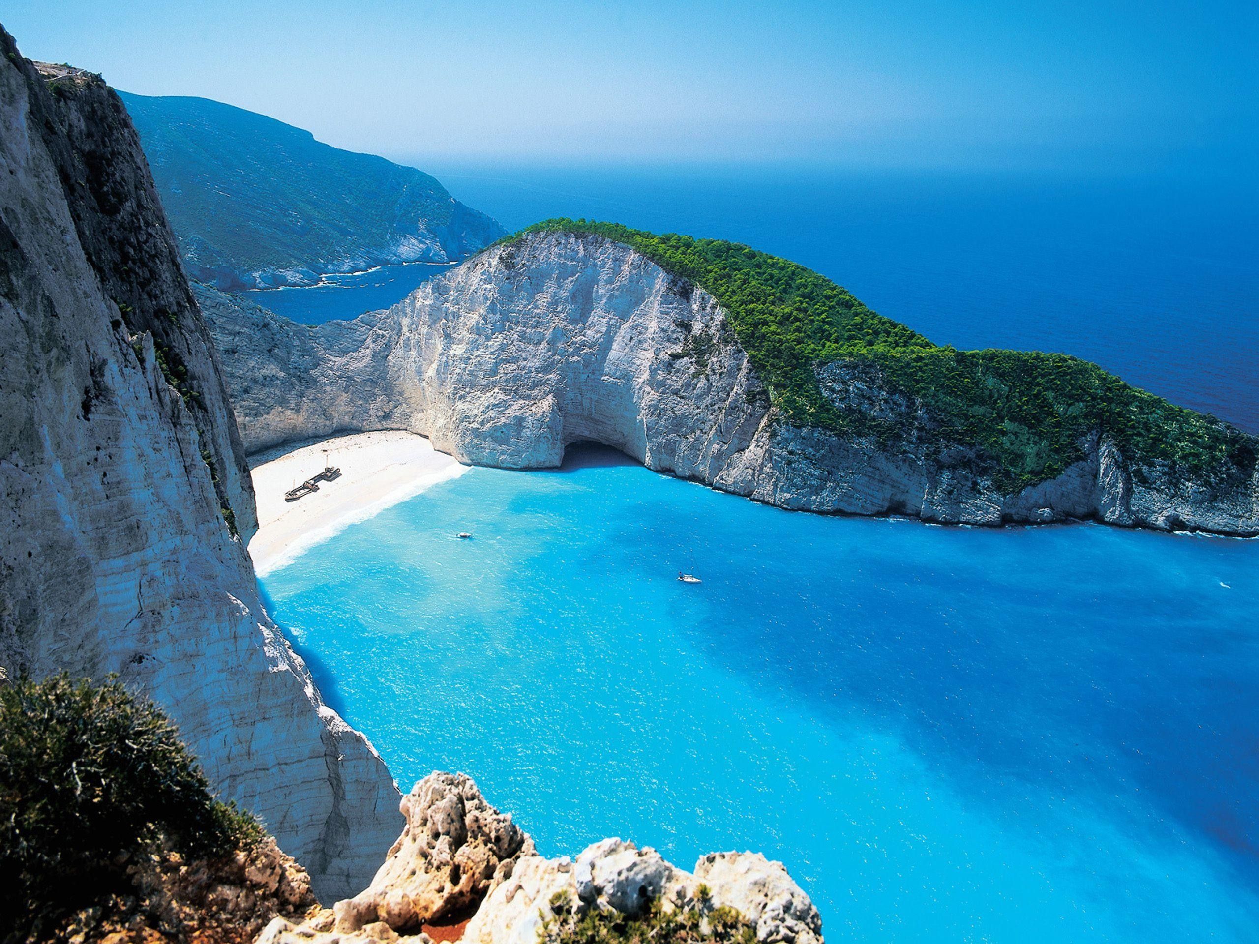 2560x1920 Navagio Zakynthos Greece Wallpaper