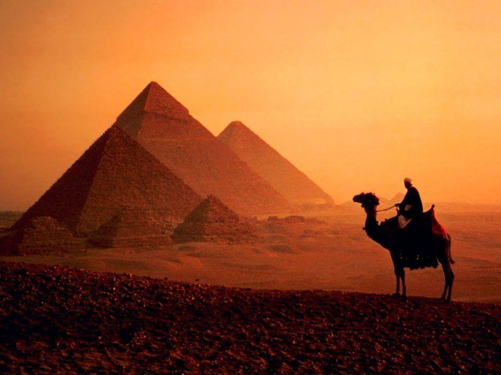 1024x768 The Great Pyramid of Giza HD wallpaper
