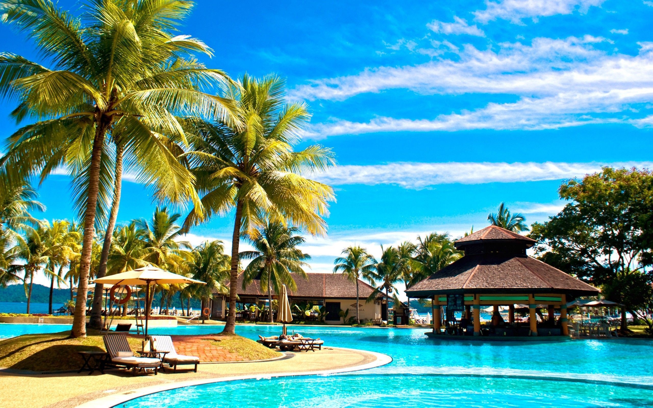 2560x1600 Hotel Swimming Pool Wallpaper