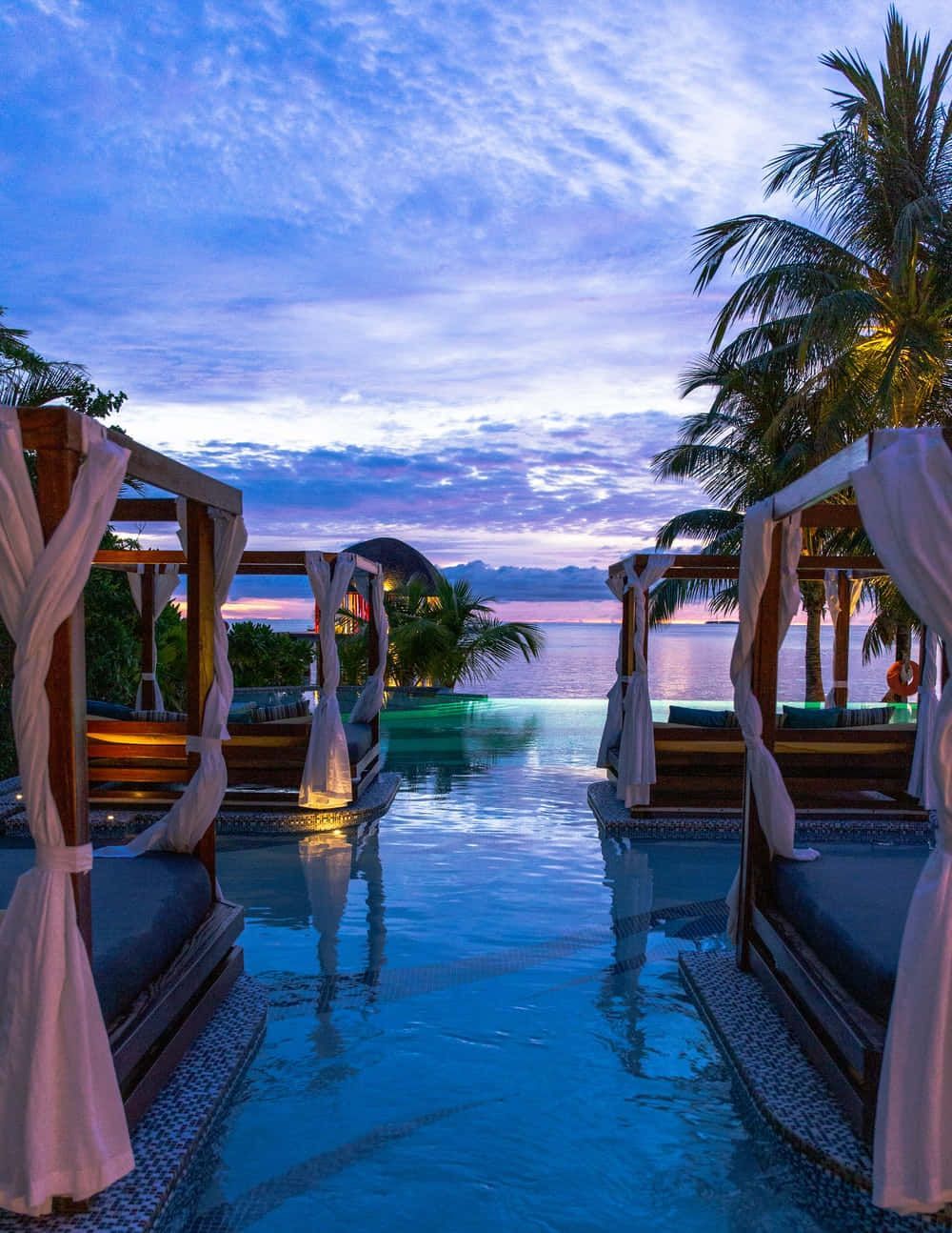 1000x1294 Resort Wallpaper