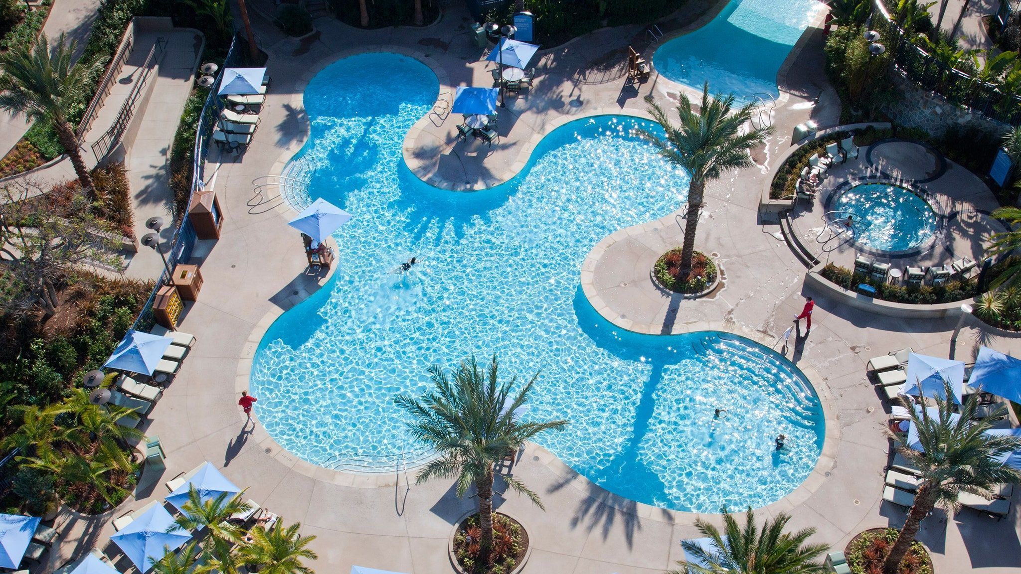 2048x1152 Disneyland Hotel. Condé Nast Traveler