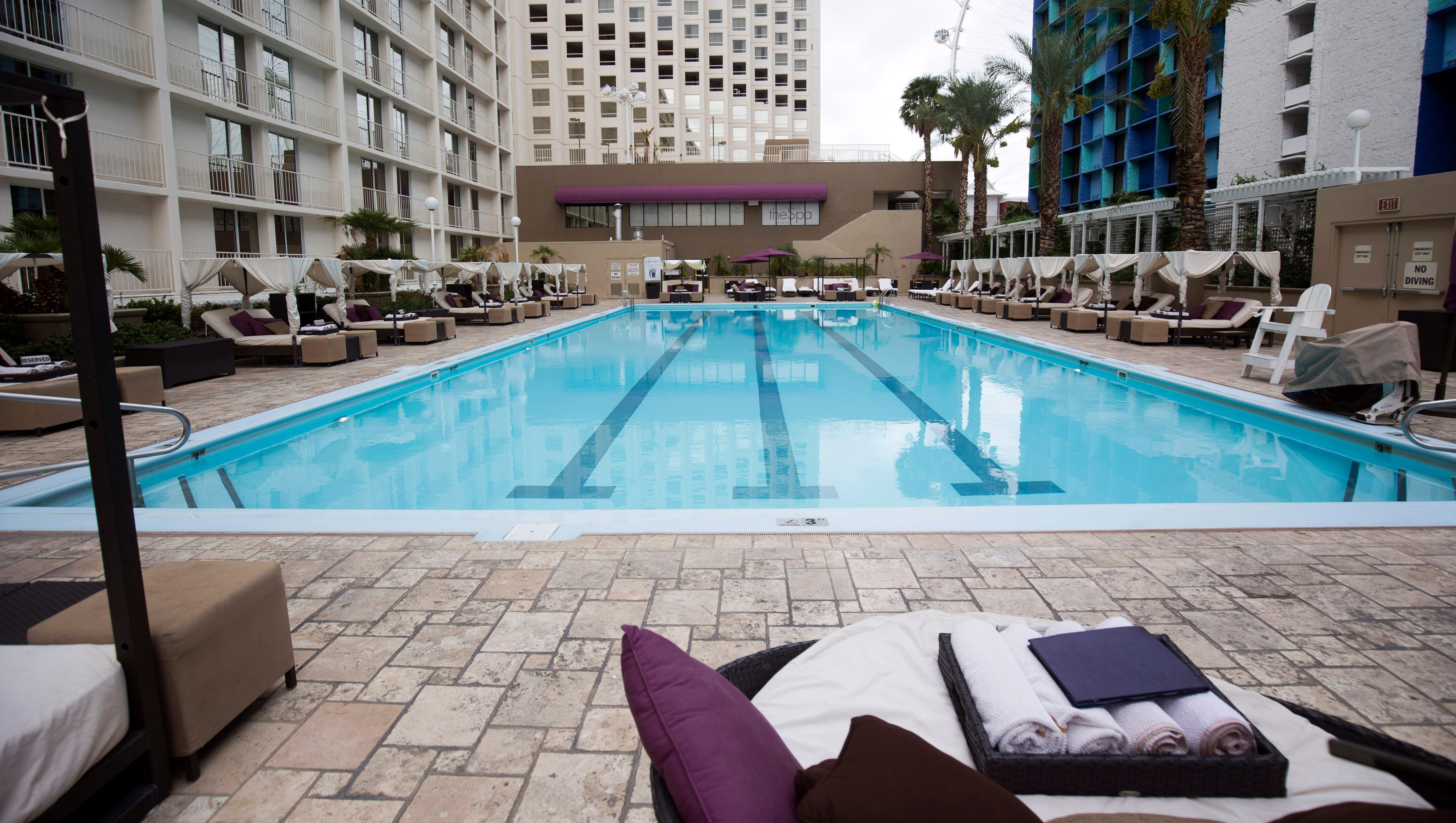 5177x2925 Las Vegas' hotel and resort pools