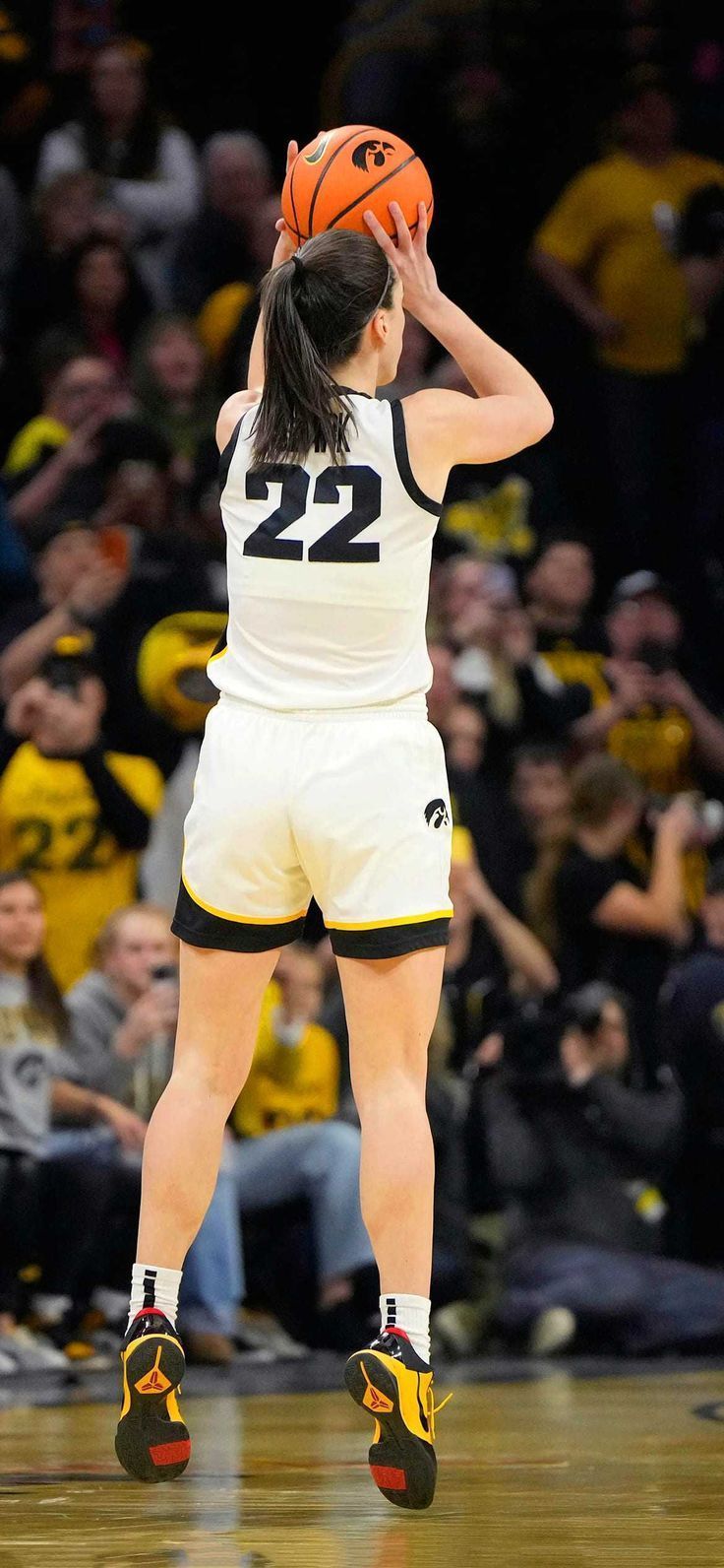 736x1592 Caitlin Clark Wallpaper. Clark