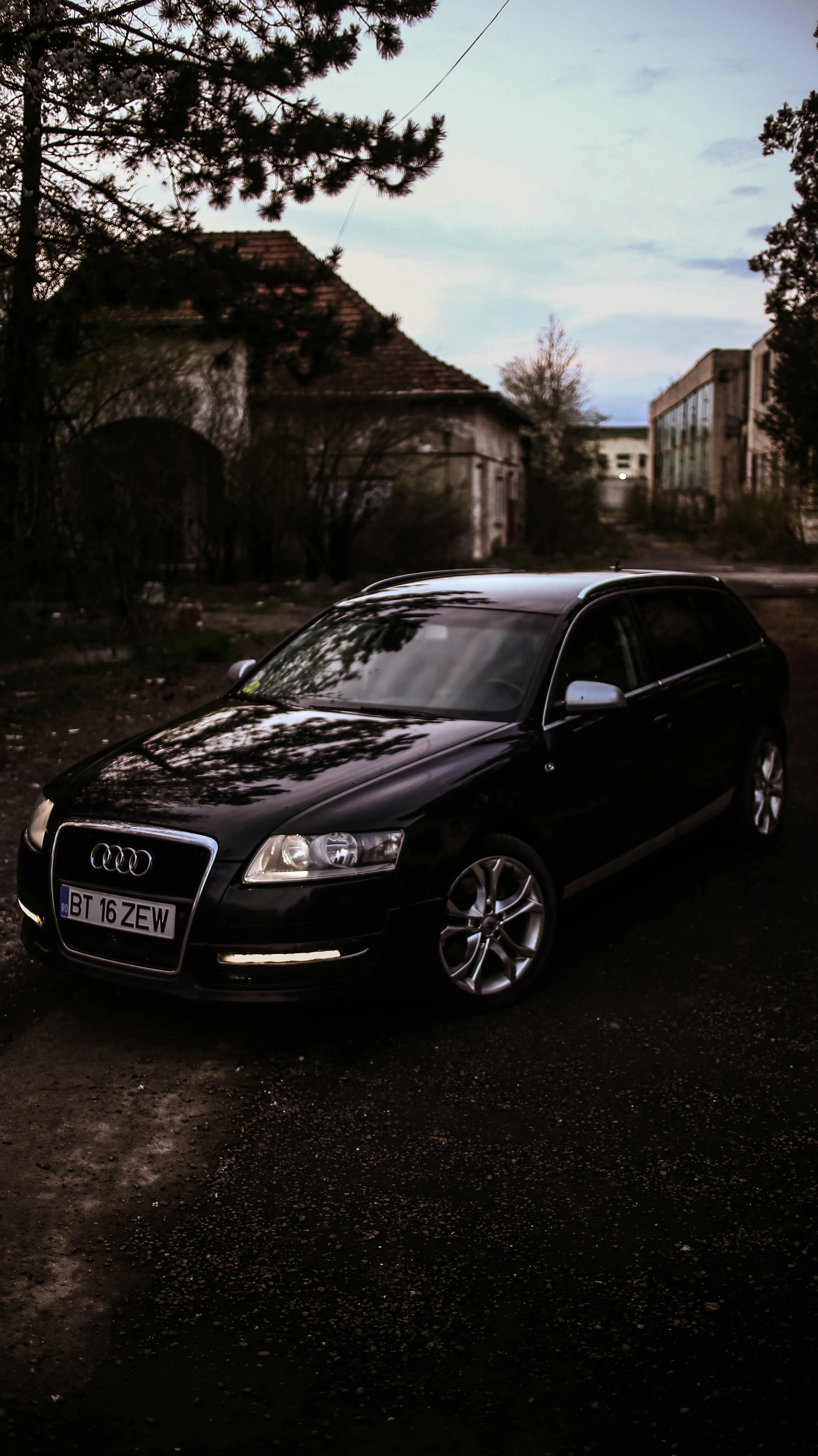 3072x5472 Audi RS6 on Street · Free