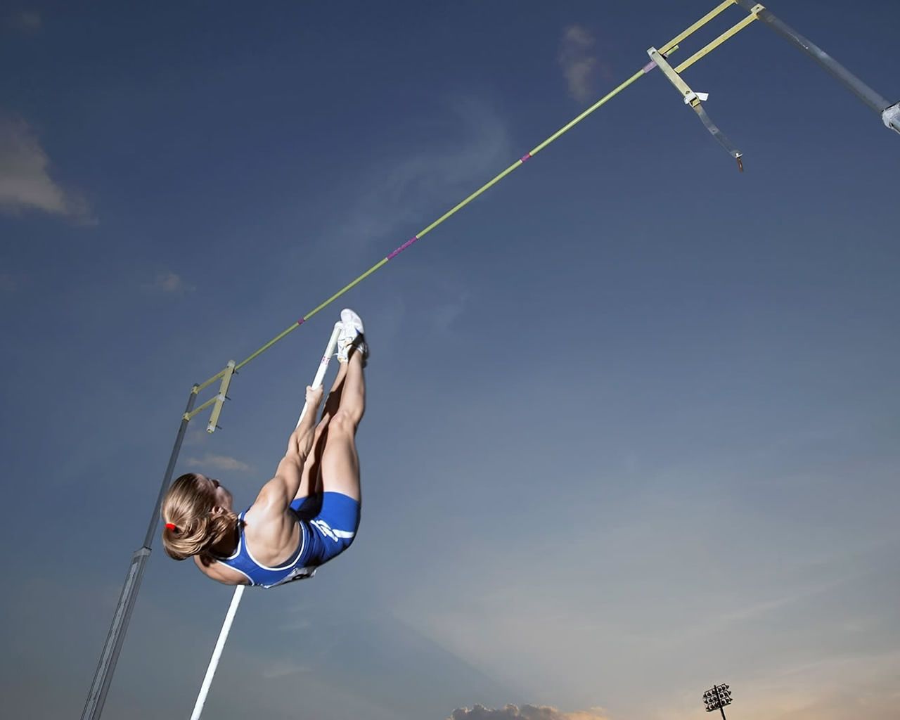 1280x1024 Pole vault sport 1280 x 1024 Wallpaper