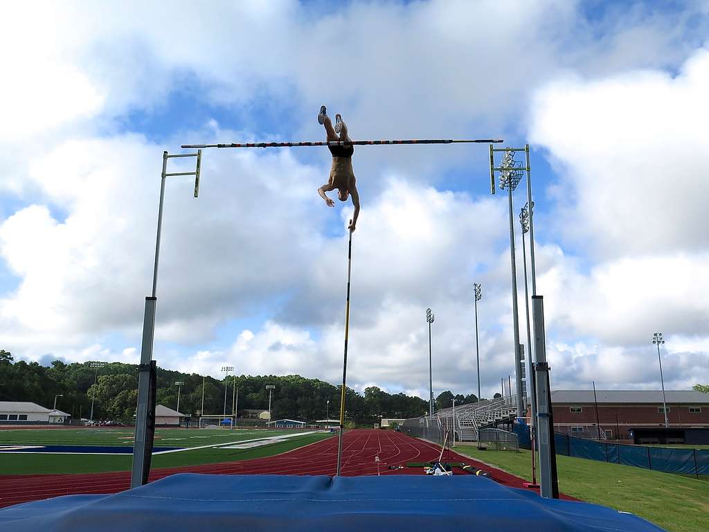 1024x768 Pole vault Image: NARA & DVIDS