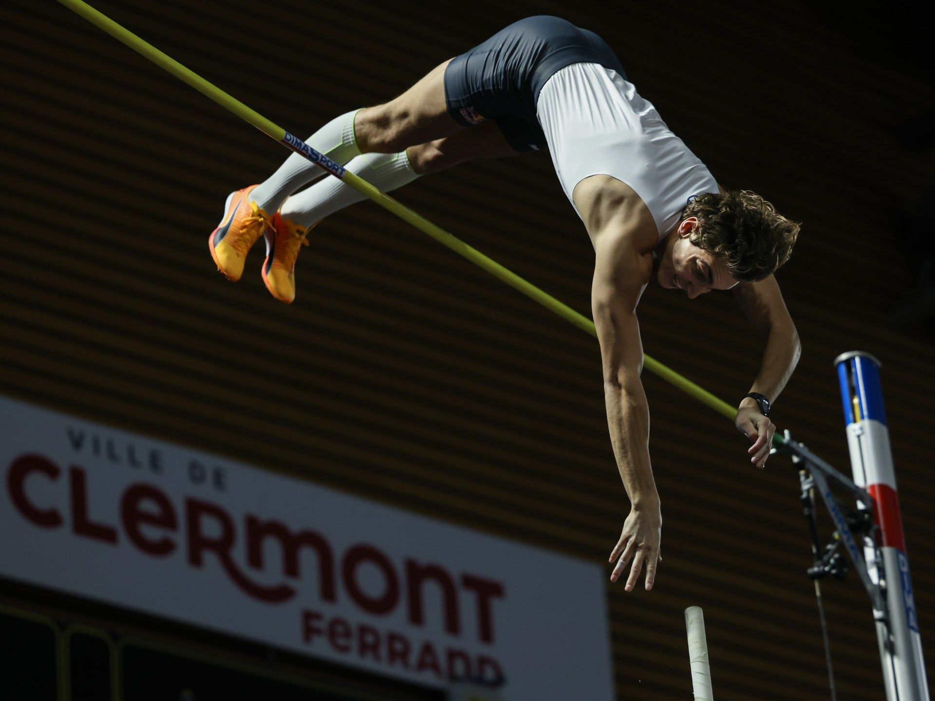 1920x1440 new pole vault world record