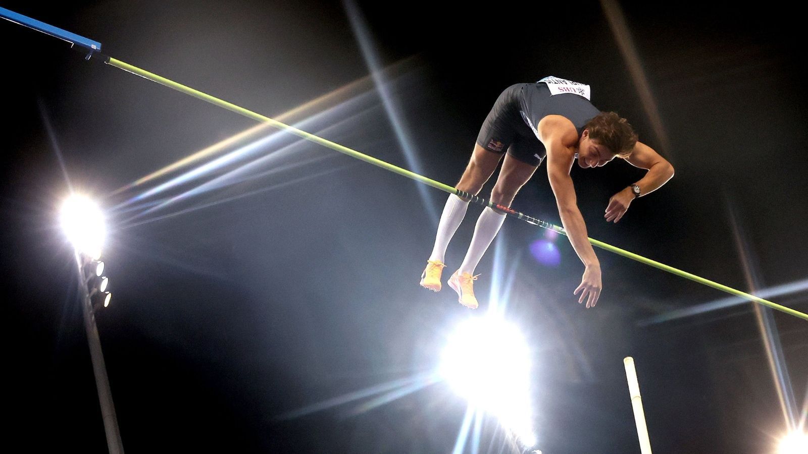 1600x900 Olympic Champion Pole Vaulter Mondo