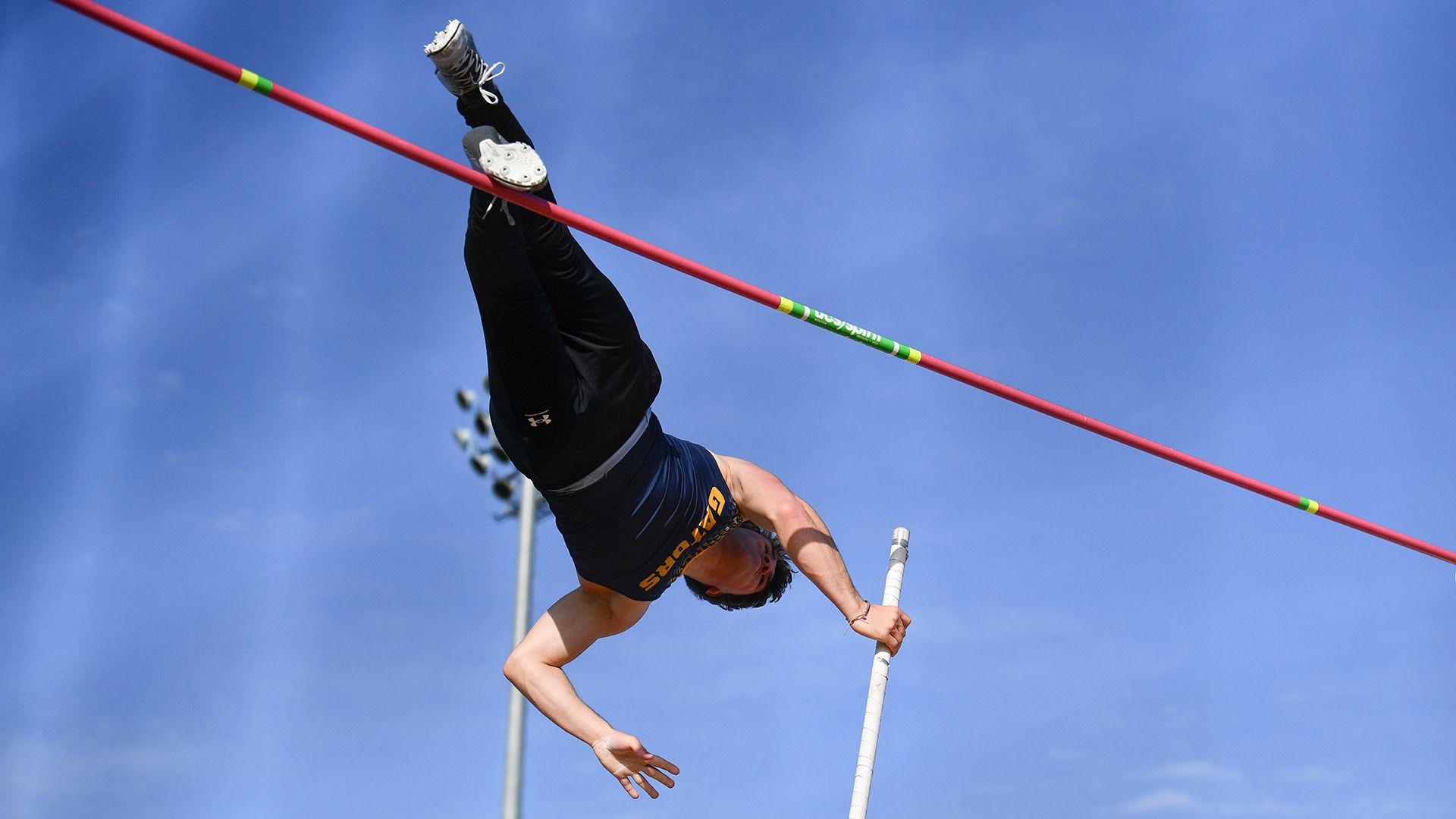 1920x1080 Miller Wins Pole Vault to Lead Men's