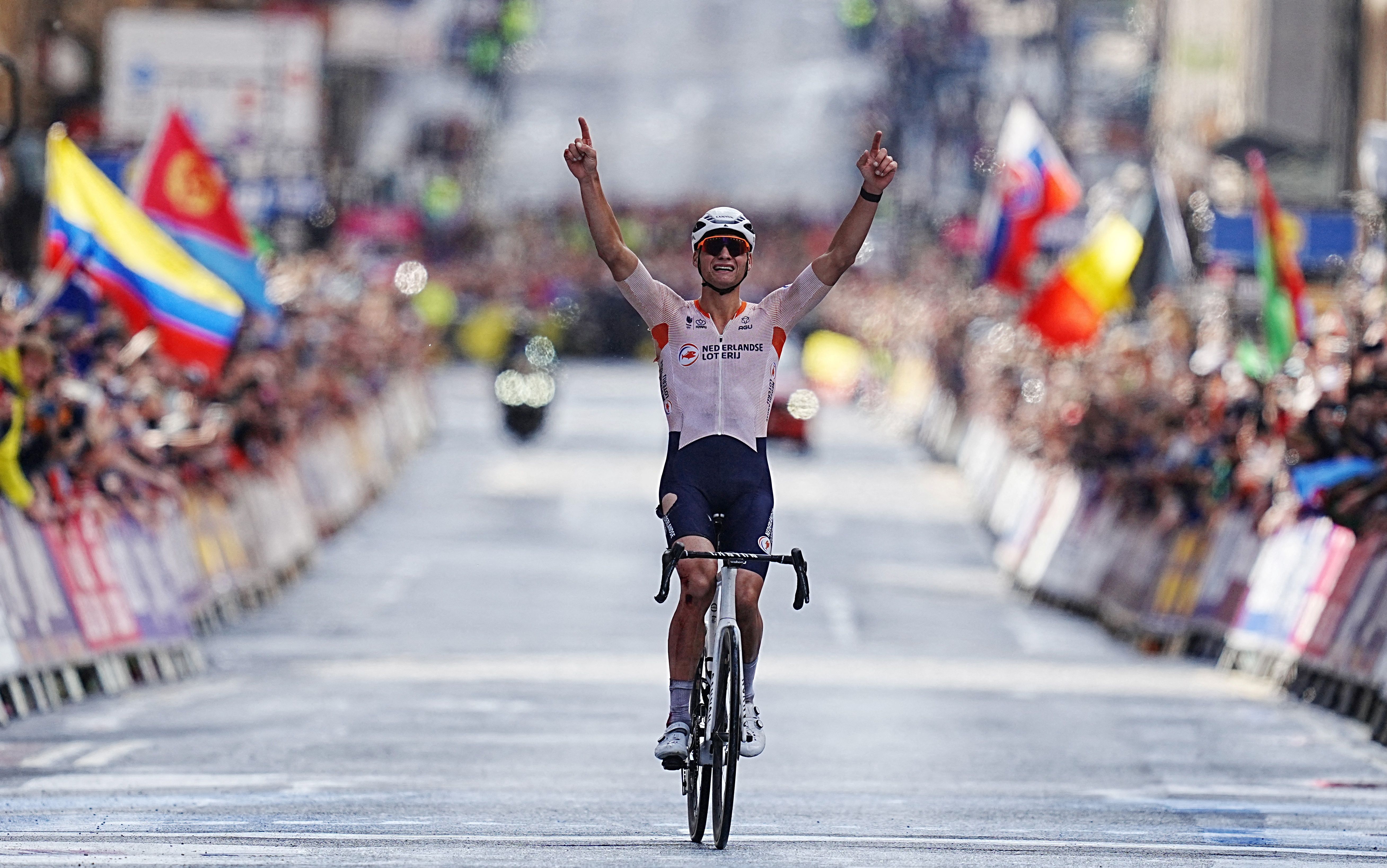 5233x3276 Van der Poel answered nature's call