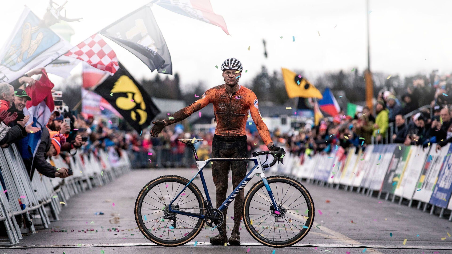 1920x1080 Mathieu van der Poel returns to cyclo