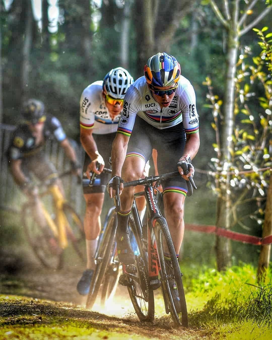 1080x1350 Van Aert. Fietsen, Veldrijden, Fiets