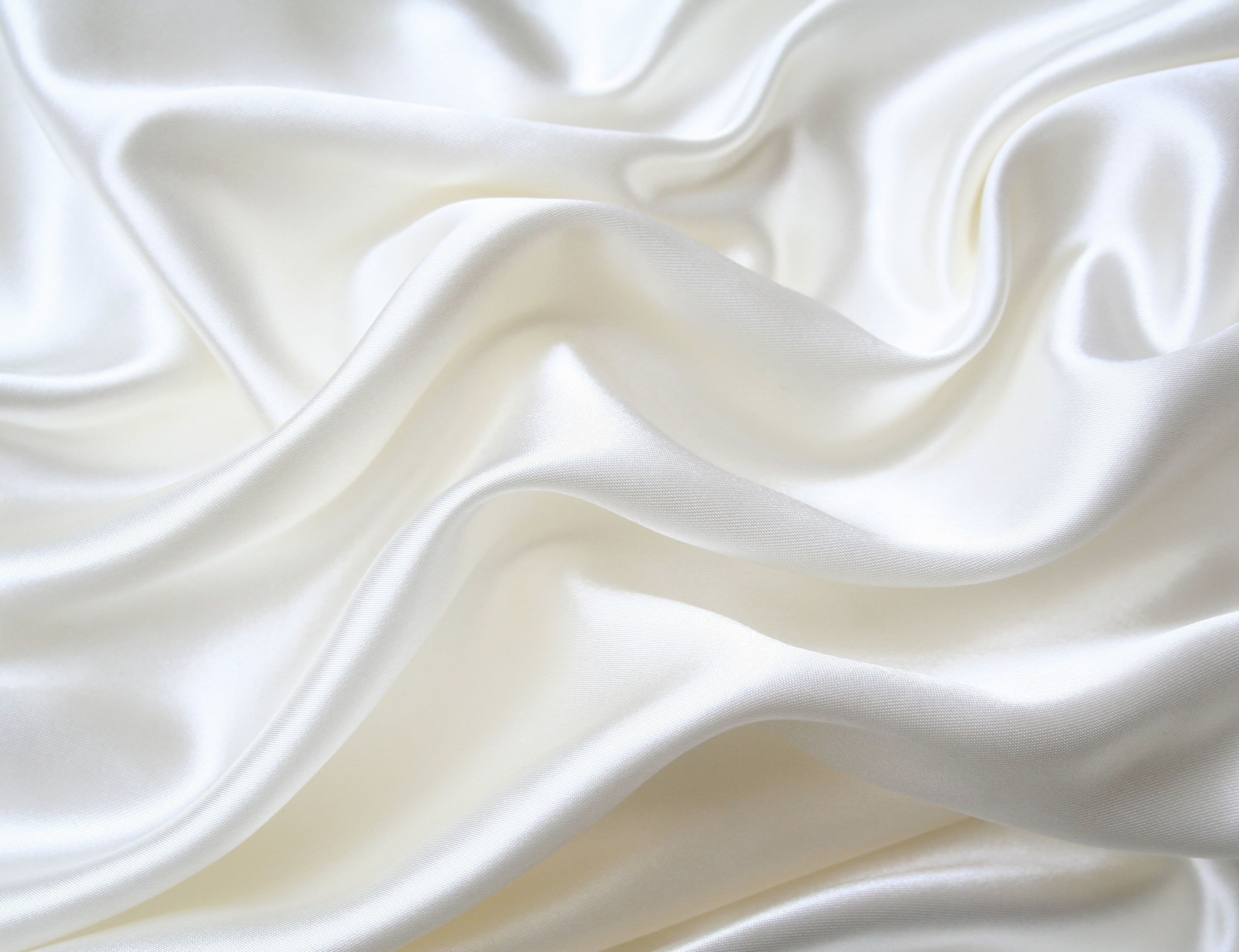 2952x2268 White Fabric Wallpaper