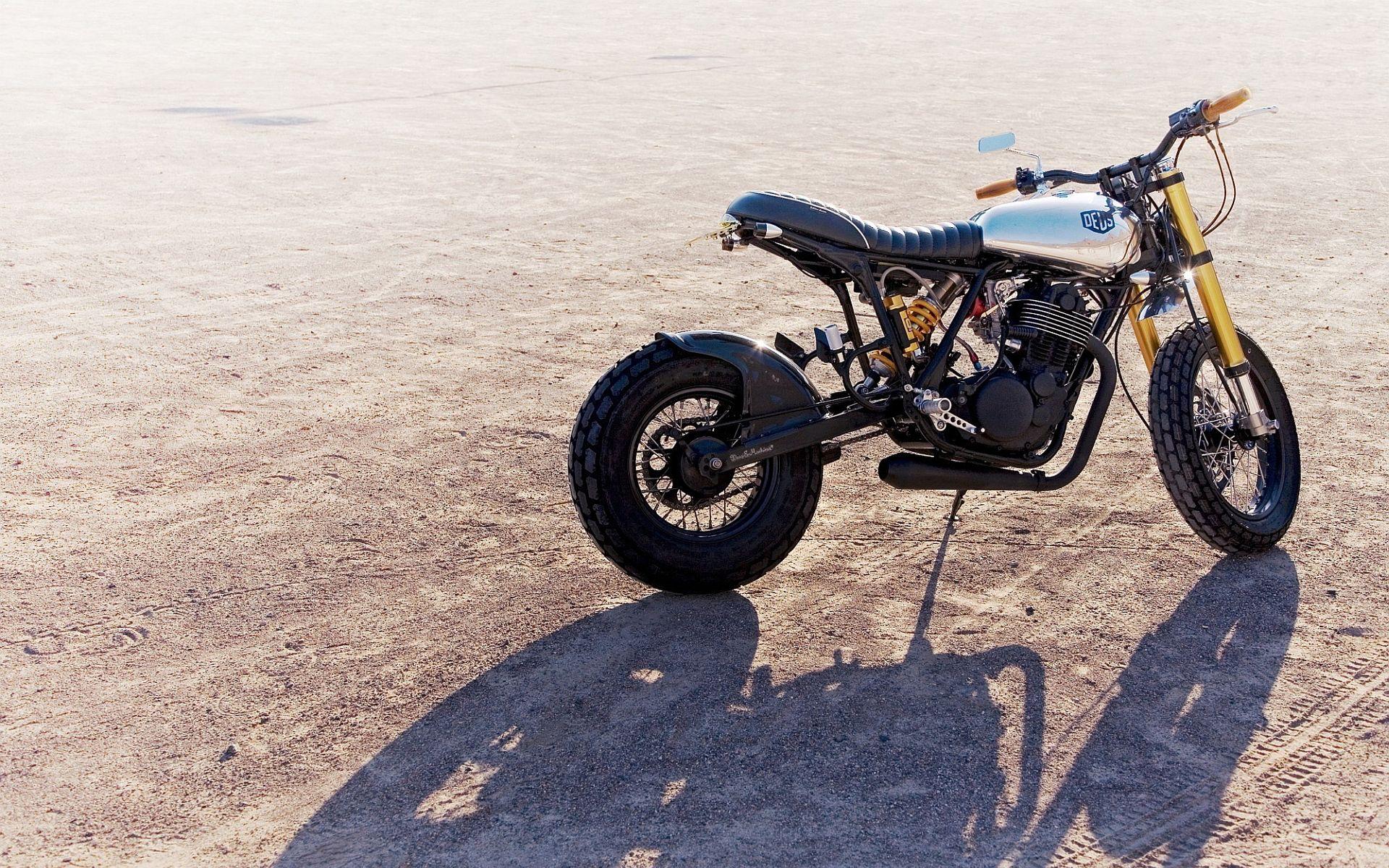 1920x1200 Yamaha deus ex machina