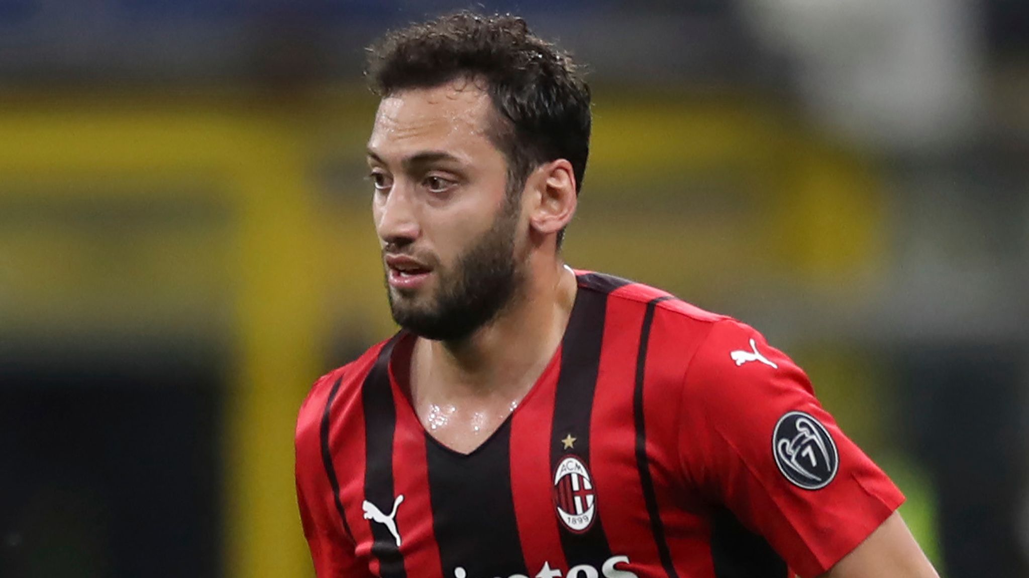 2048x1152 Hakan Calhanoglu: AC Milan midfielder