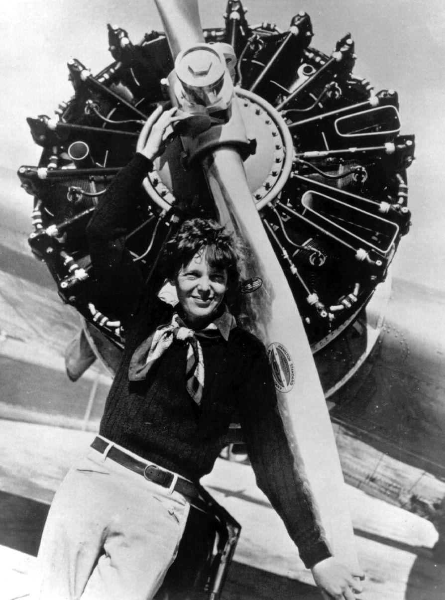 894x1205 Amelia Earhart Wallpaper