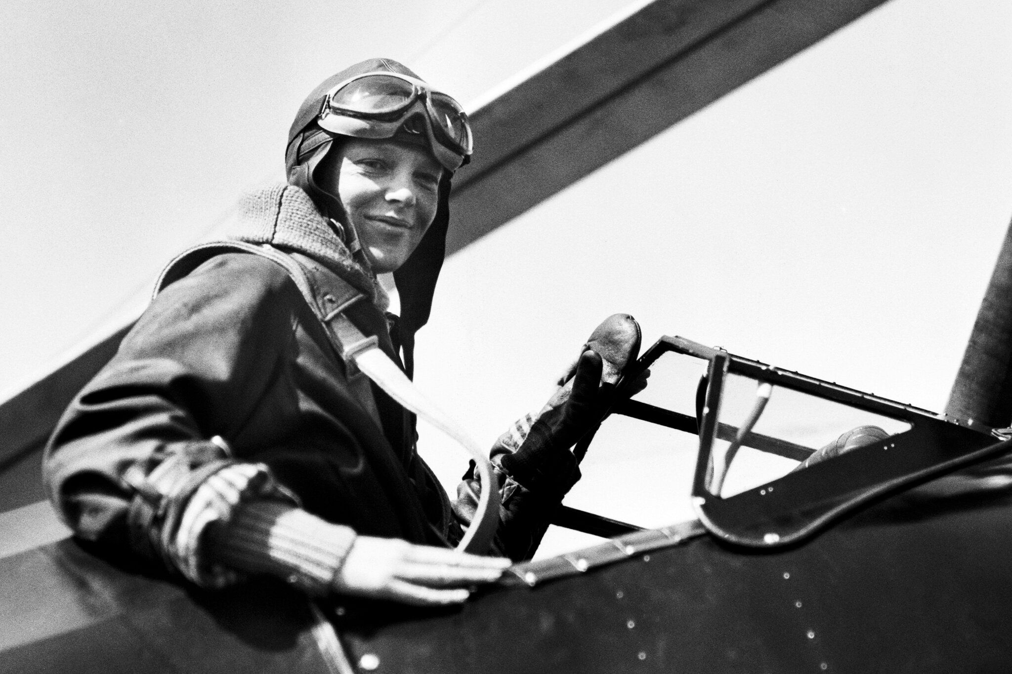 2048x1365 How Amelia Earhart's Aviator Helmet