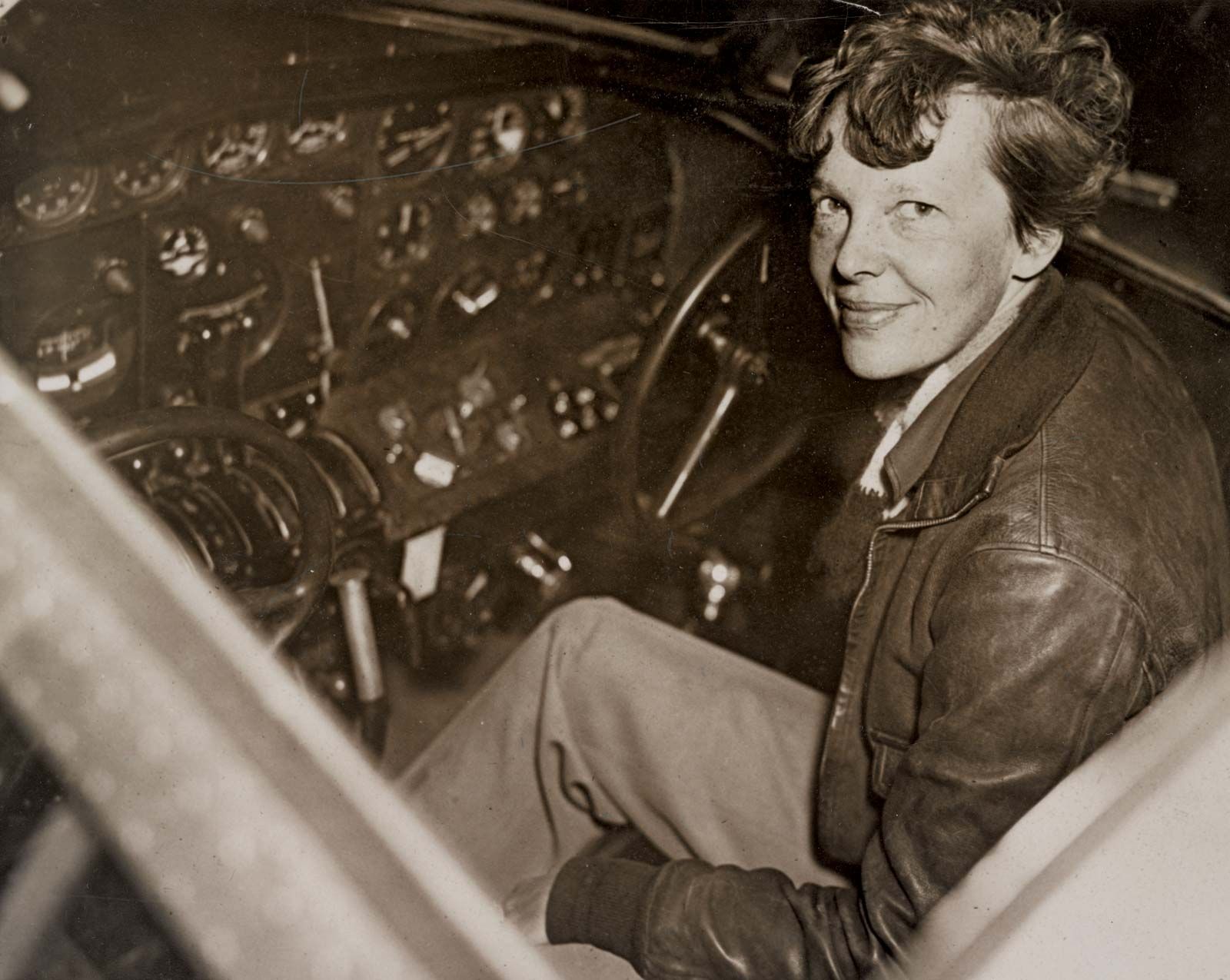 1600x1275 Amelia Earhart. Biography, Childhood