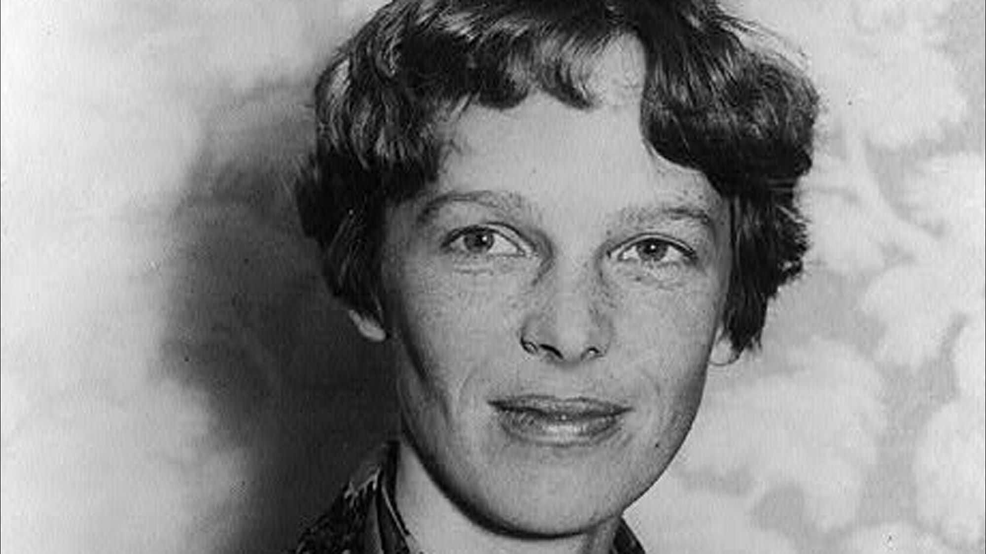 2000x1125 Amelia Earhart broke aviation records