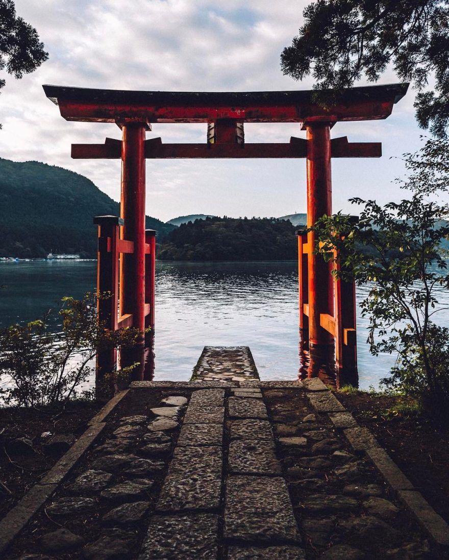 880x1099 Yoshiro Ishii. Japan travel