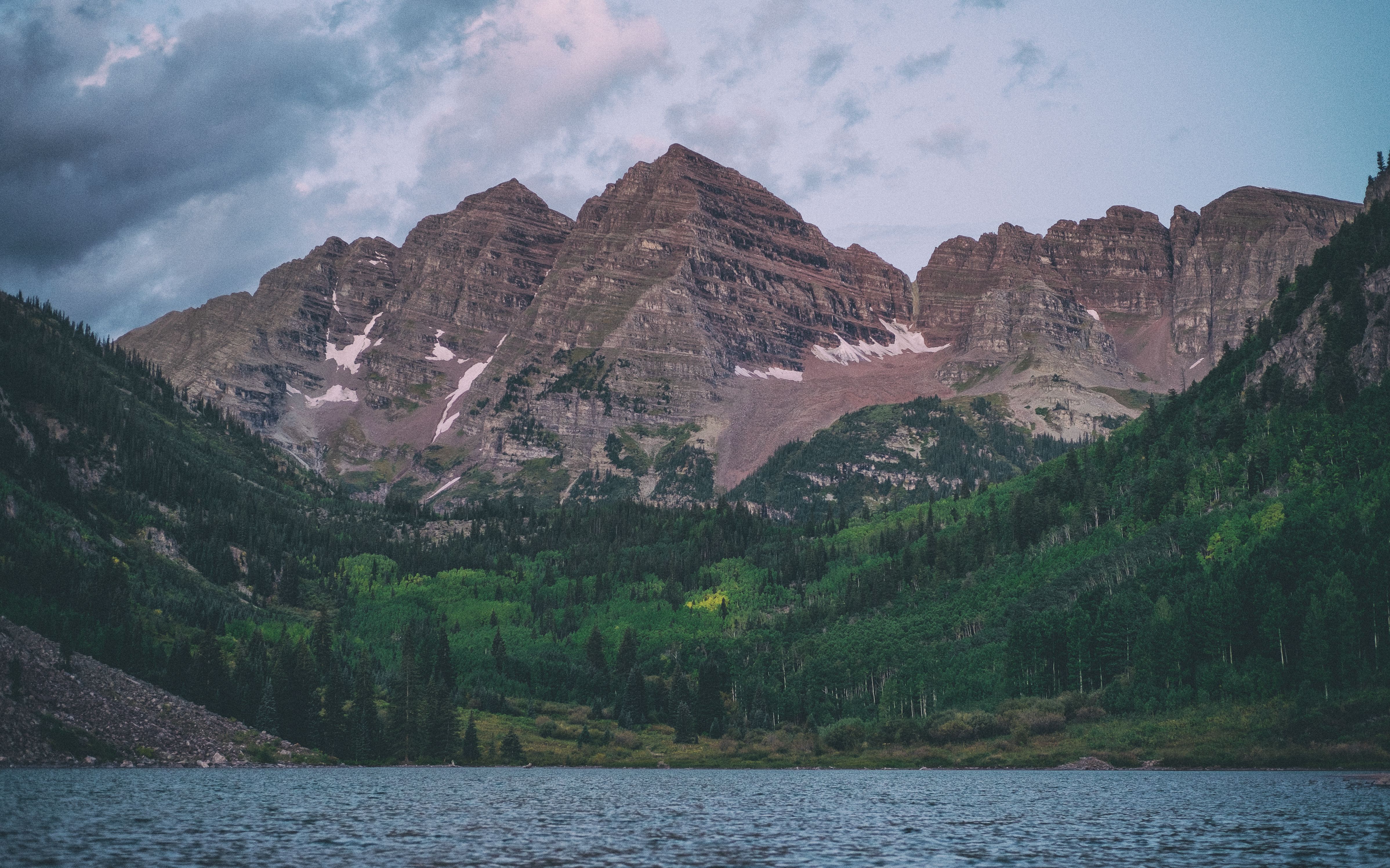 4793x2996 Maroon Bells peaks and a lake