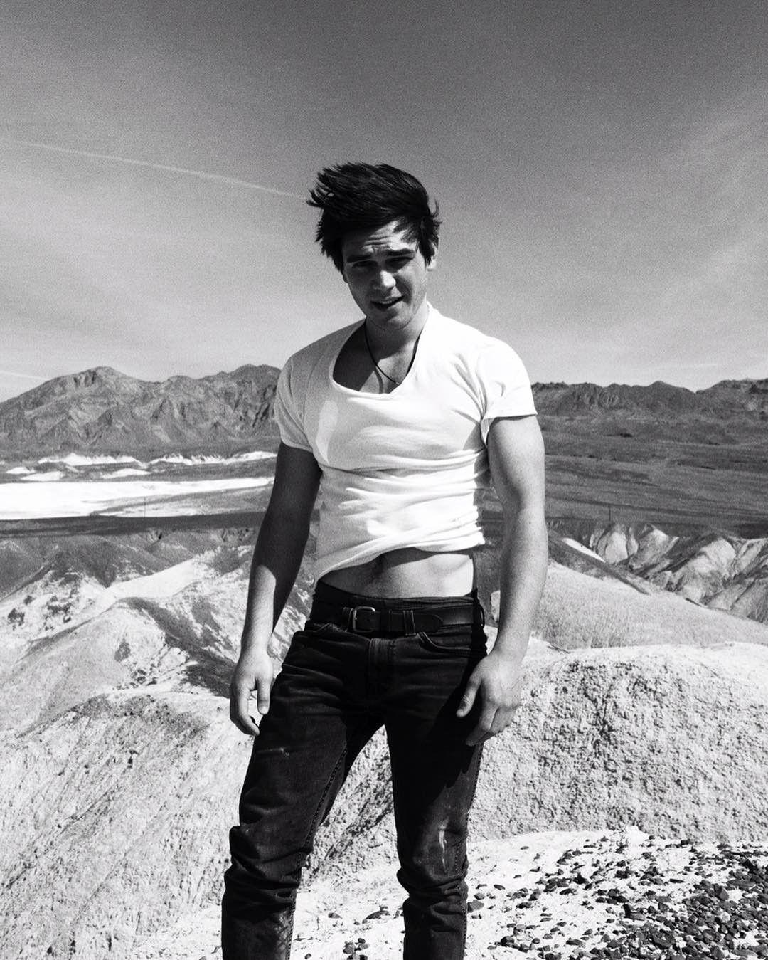 Cole Sprouse Wallpapers - Top Free Cole Sprouse Backgrounds