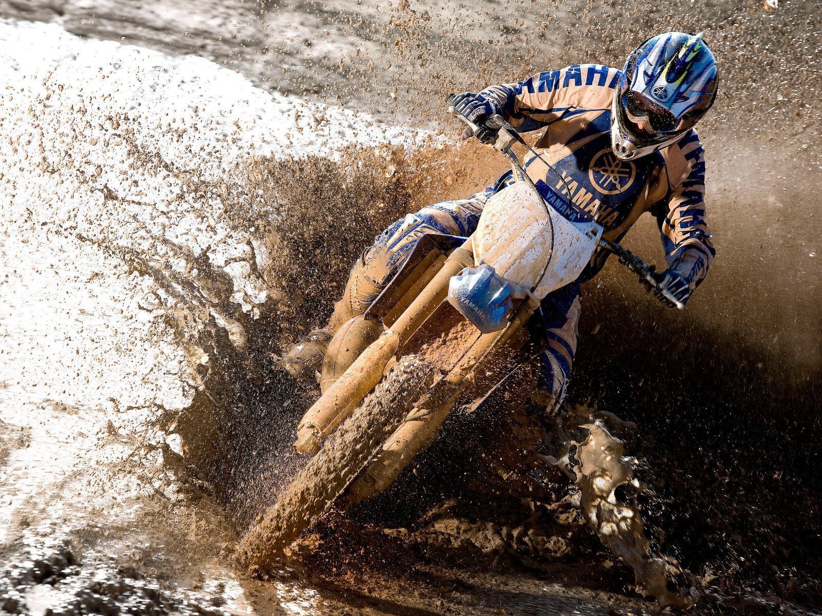 1600x1200 Yamaha YZ 250 Wallpaper