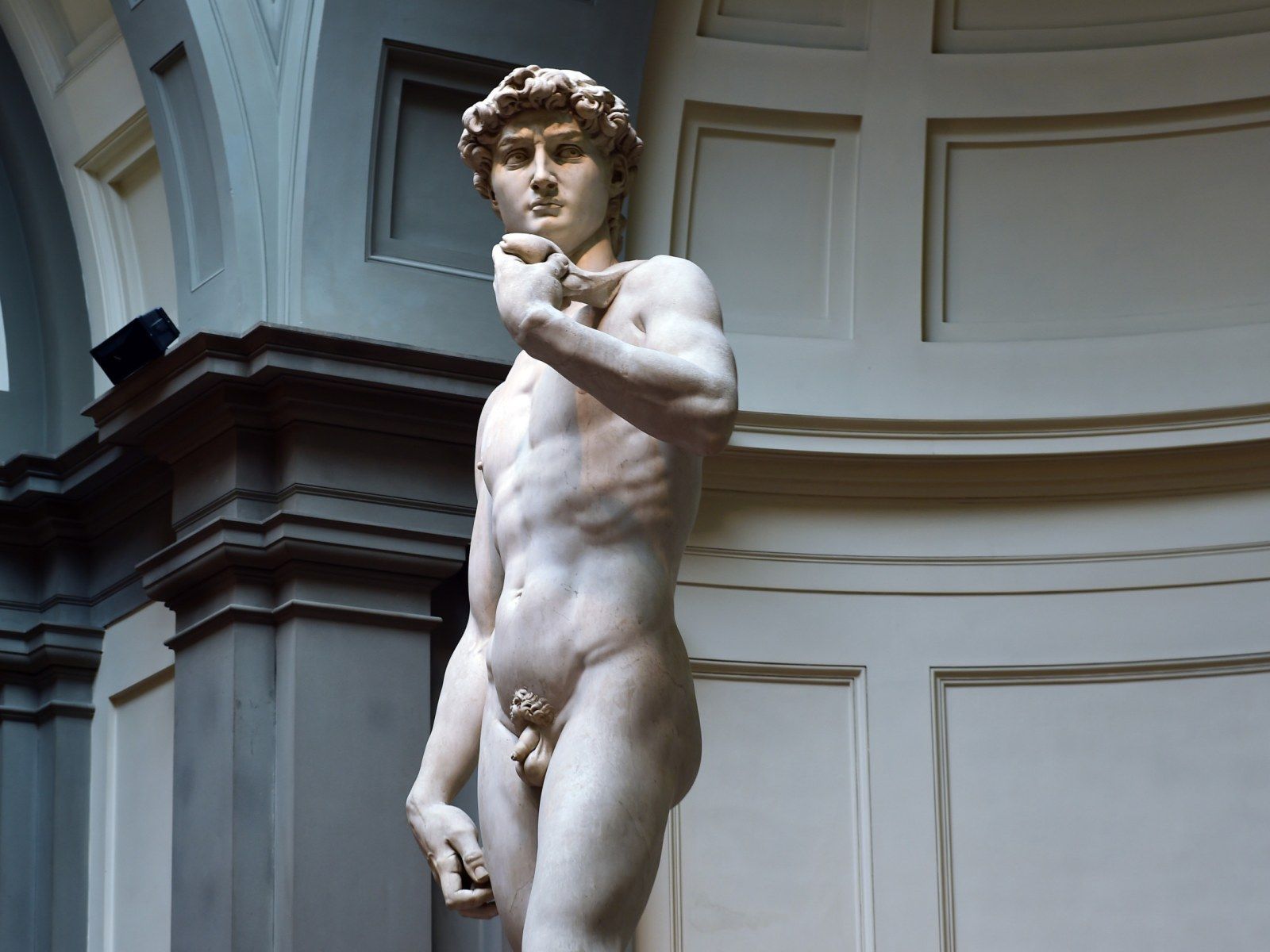 1600x1200 David Statue Causes Stir in Italy