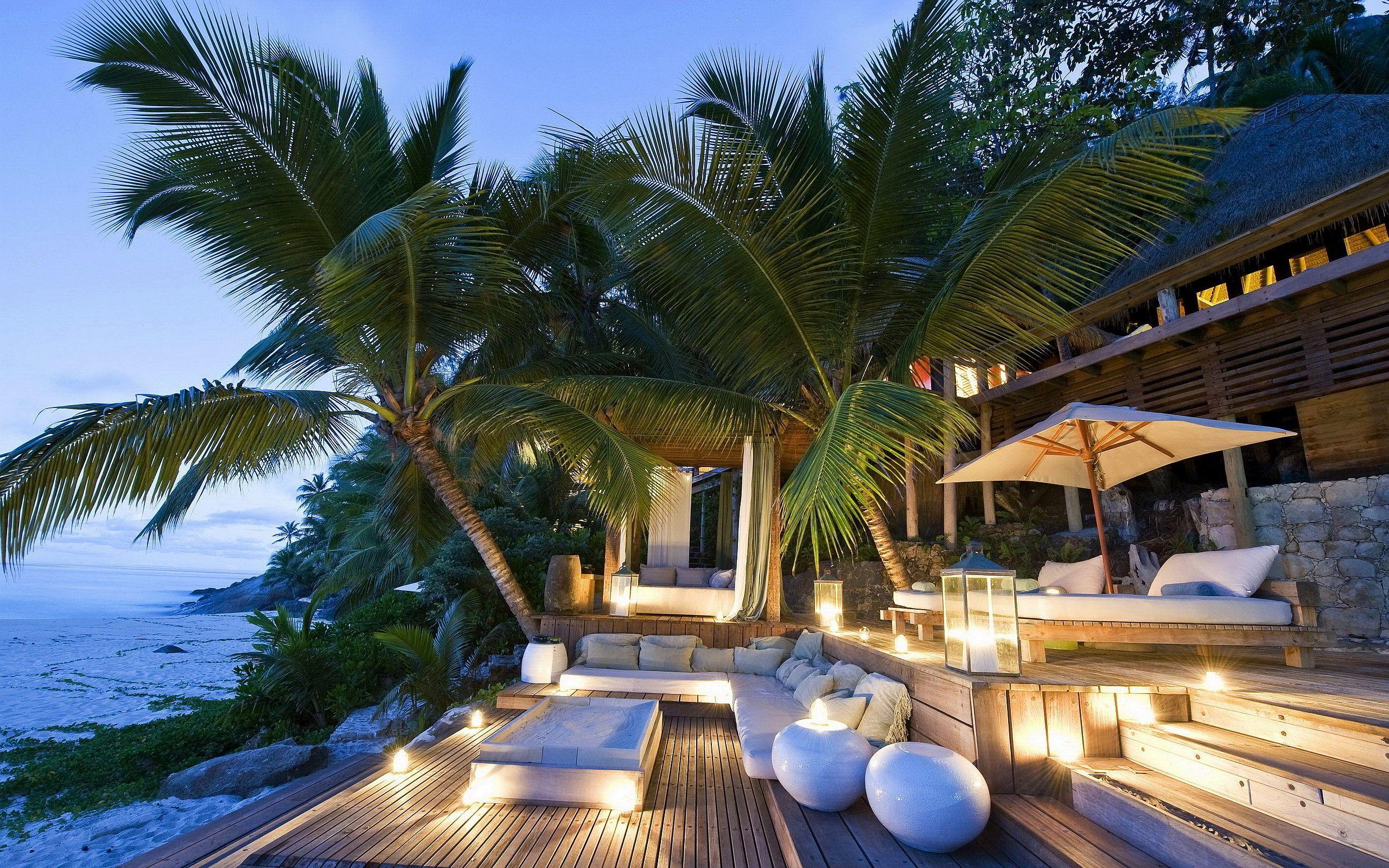 2560x1600 Palm Beach Resort