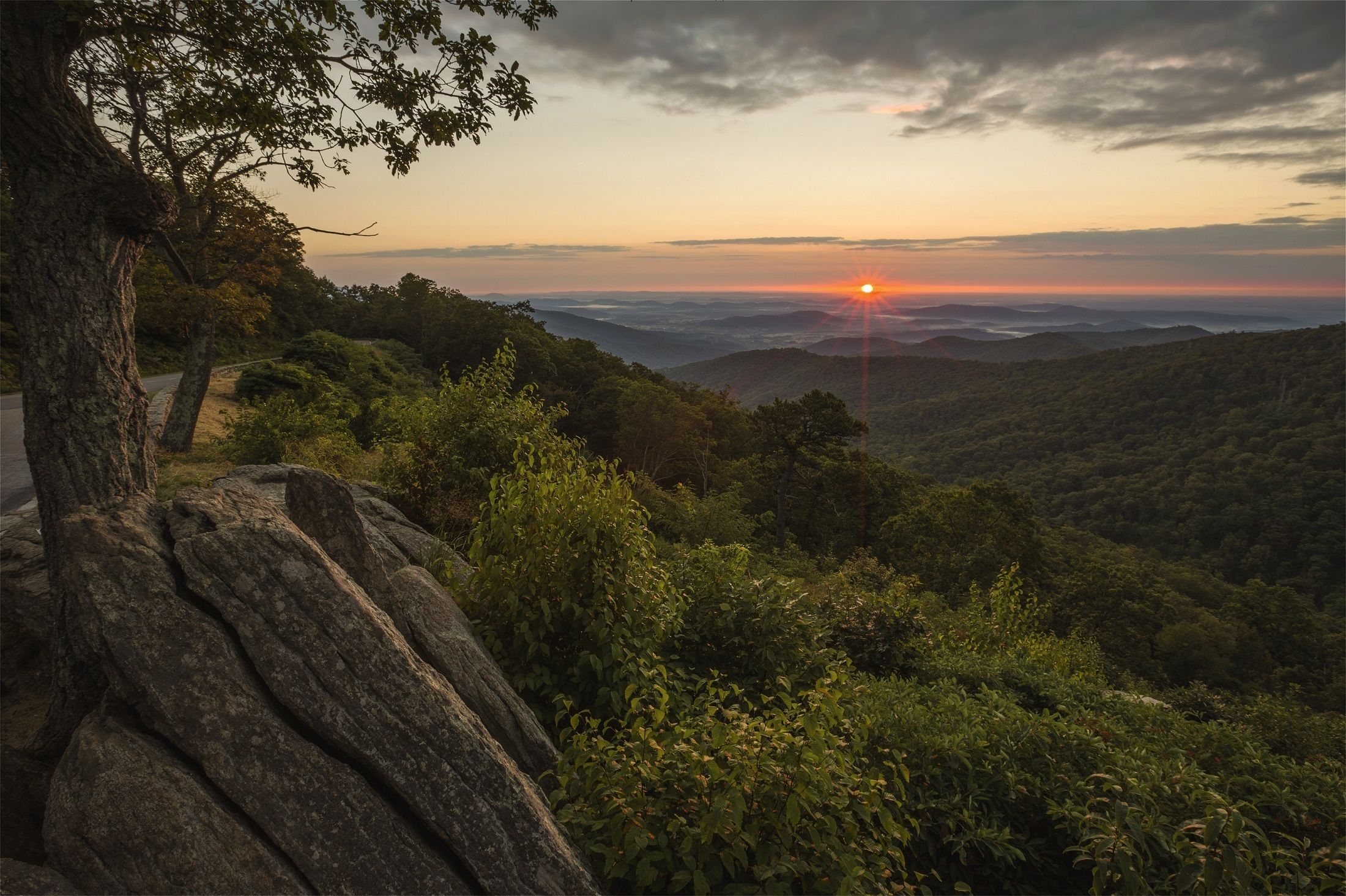 2200x1465 Shenandoah Sunrise: Scenic Virginia National Park Landscape HD Wallpaperx1465
