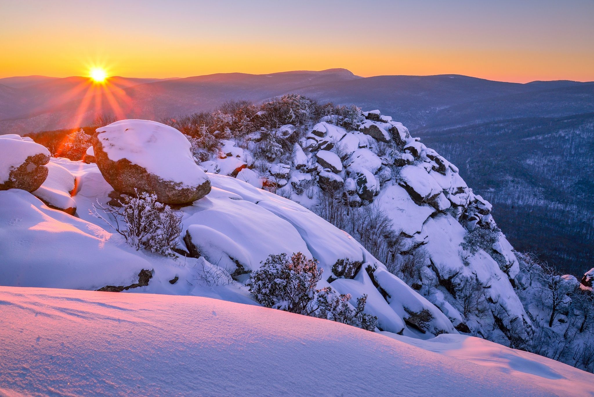 2048x1367 Wallpaper winter, snow, sunset