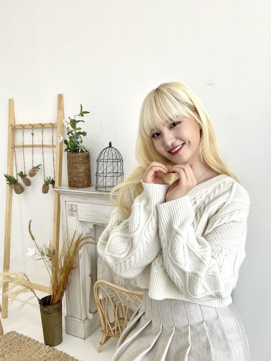 1125x1500 IU's Descendant? IVE Liz Earns Praise