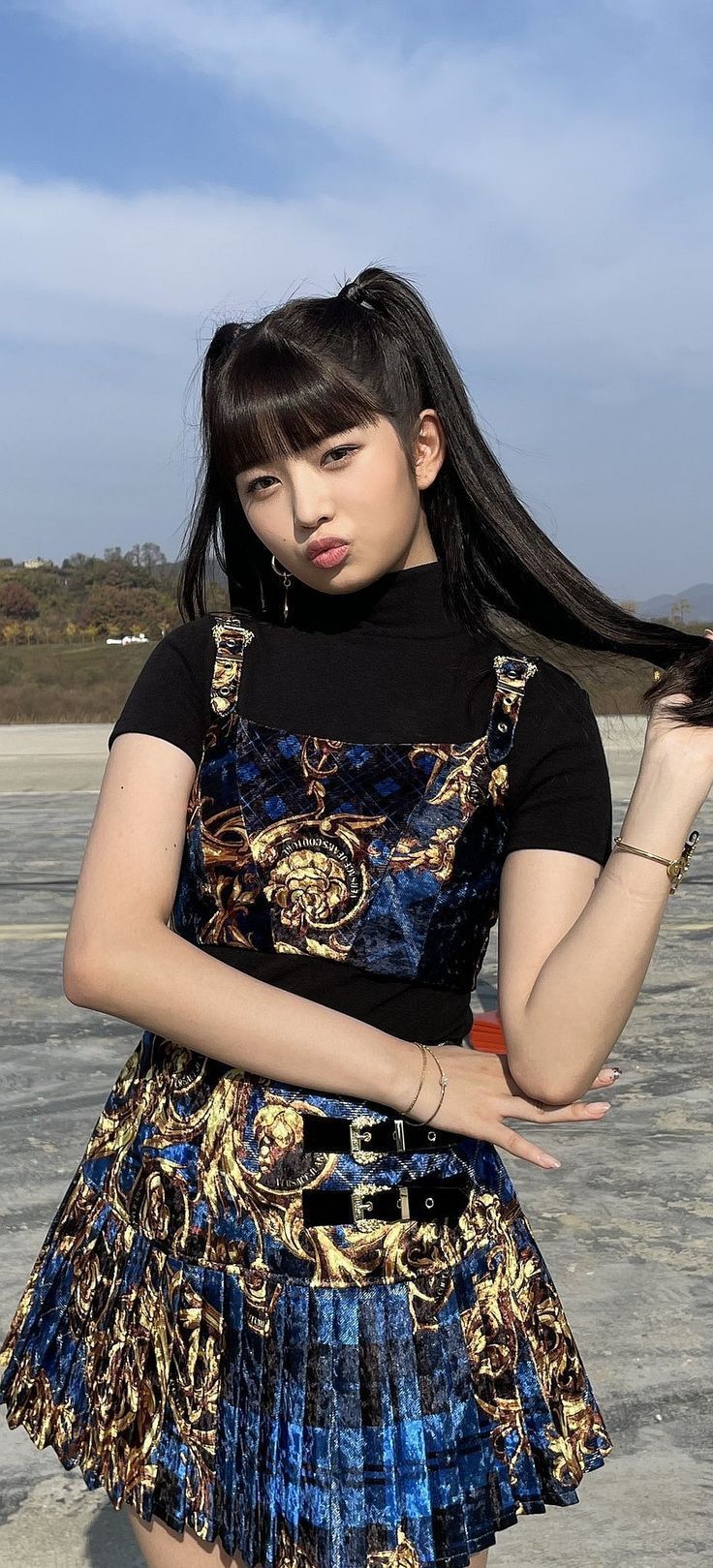 736x1619 Rei IVE Wallpaper