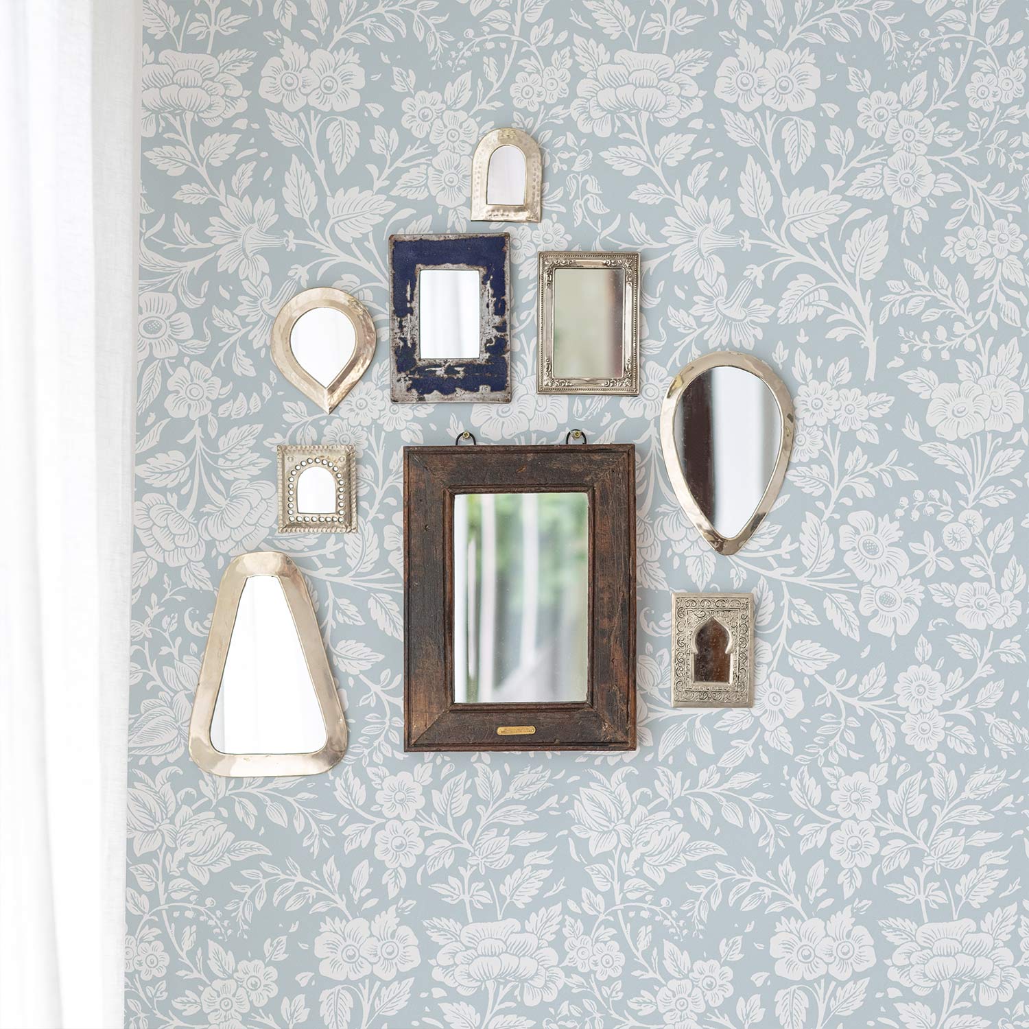 1500x1500 Granny Chic Floral Print Wallpaper