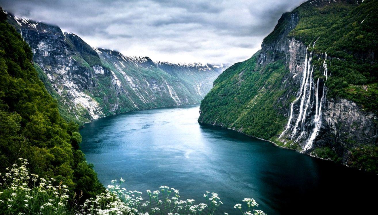 1314x747 Mountain River Wallpaper