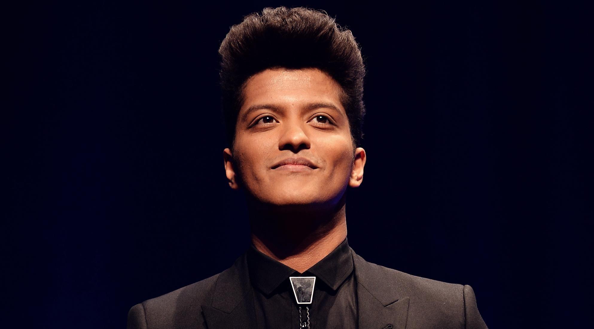 1986x1100 Bruno Mars HD Pics