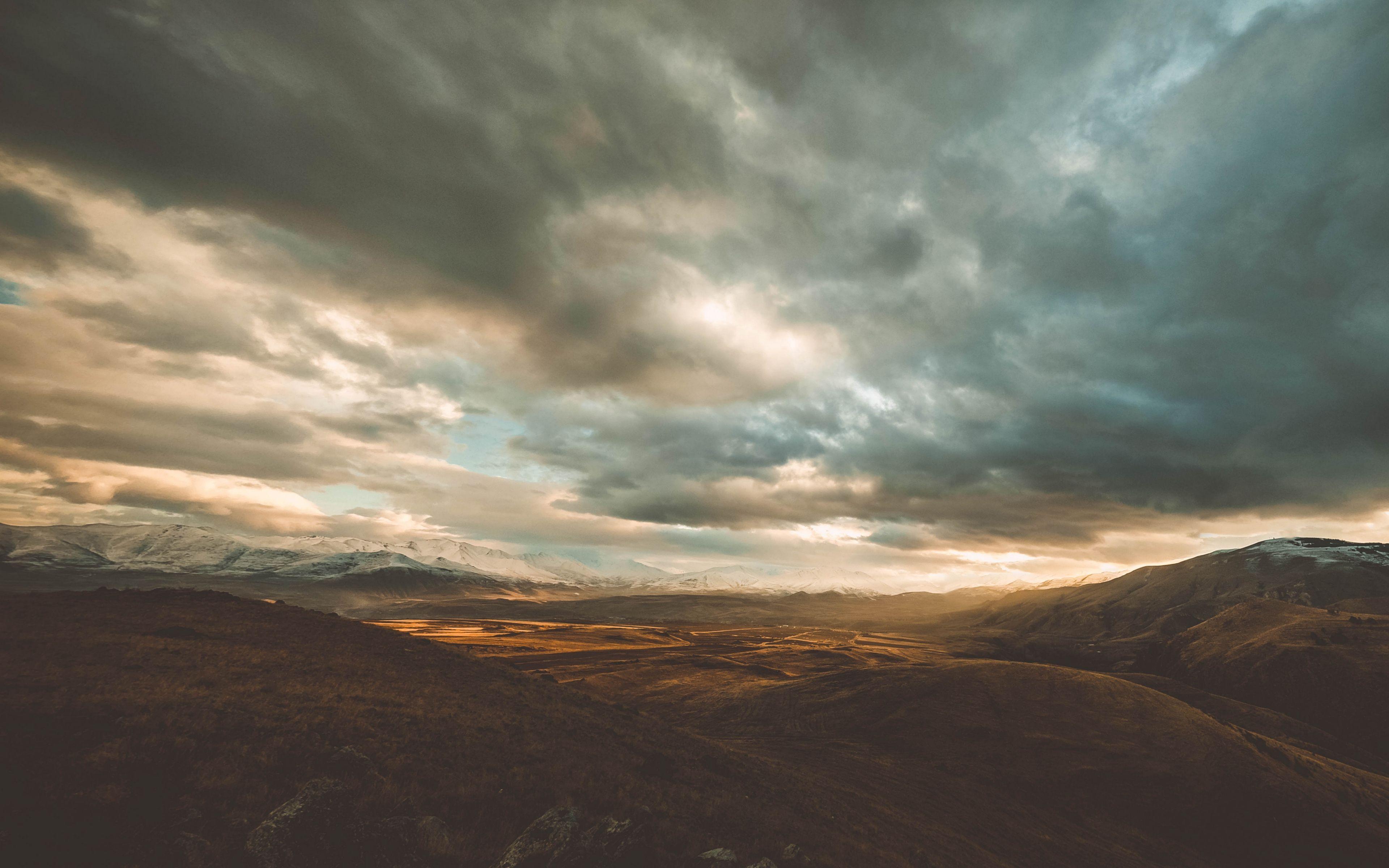 3840x2400 Download wallpaper 3840x2400 mountains, sky, clouds