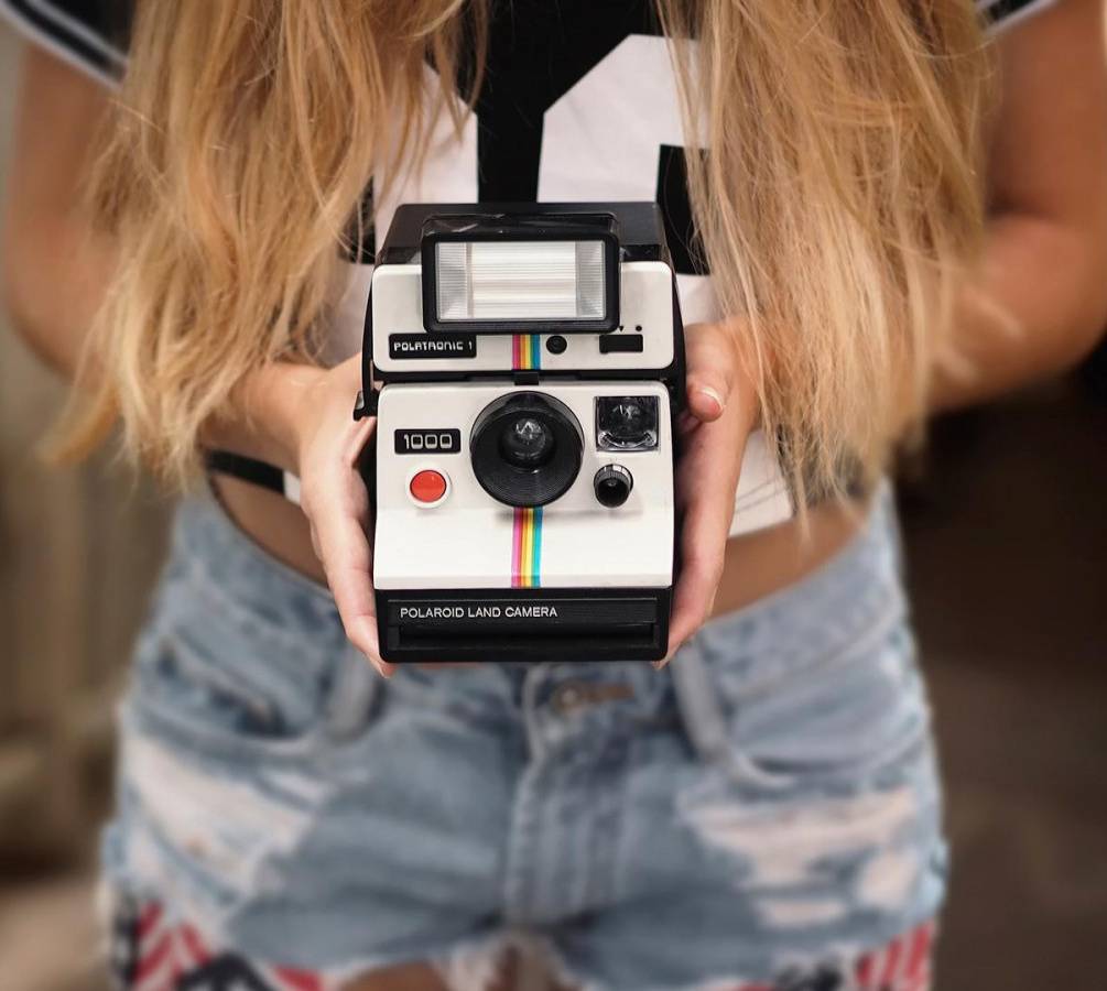 1005x900 polaroid camera Wallpaper