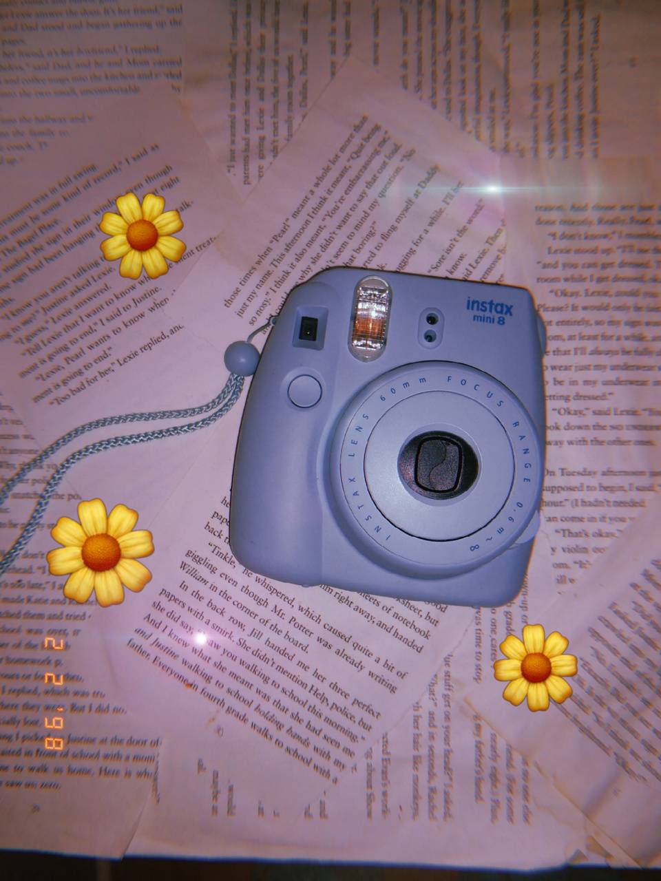 960x1280 Polaroid camera Wallpaper