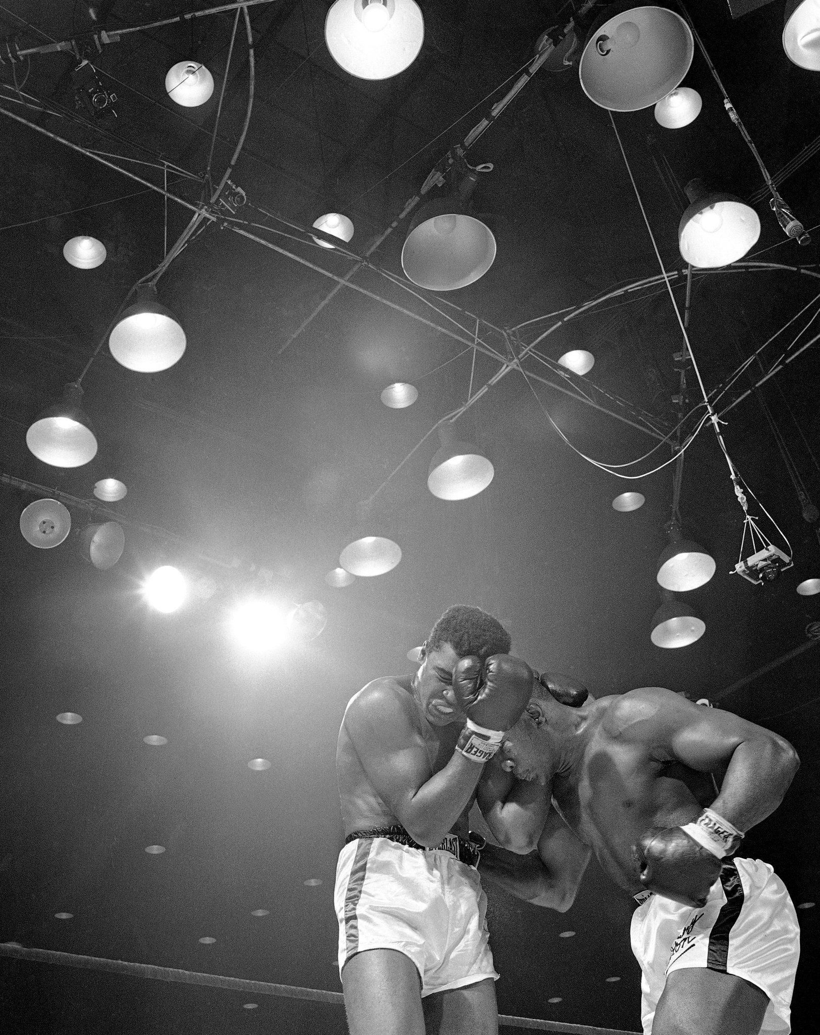 1624x2048 Cassius Clay Defeats Sonny Liston: 'Eat