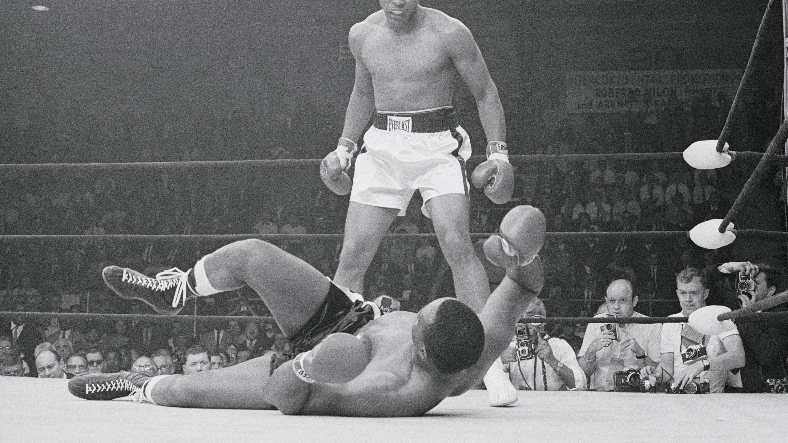 2560x1440 Muhammad Ali on stamp