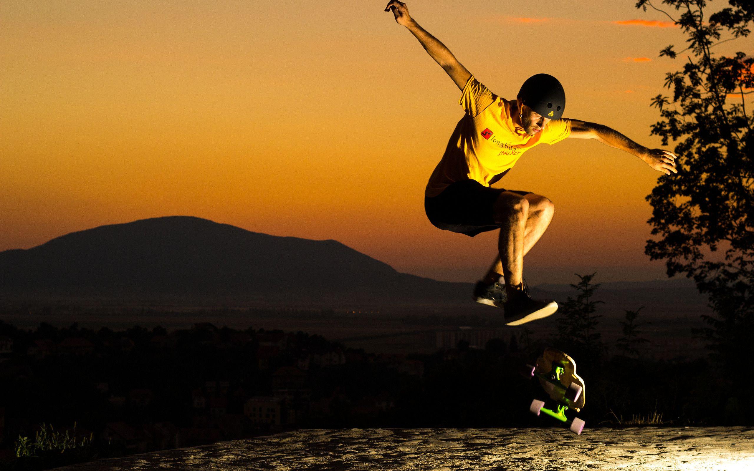 2560x1600 Cool Skateboard Wallpaper
