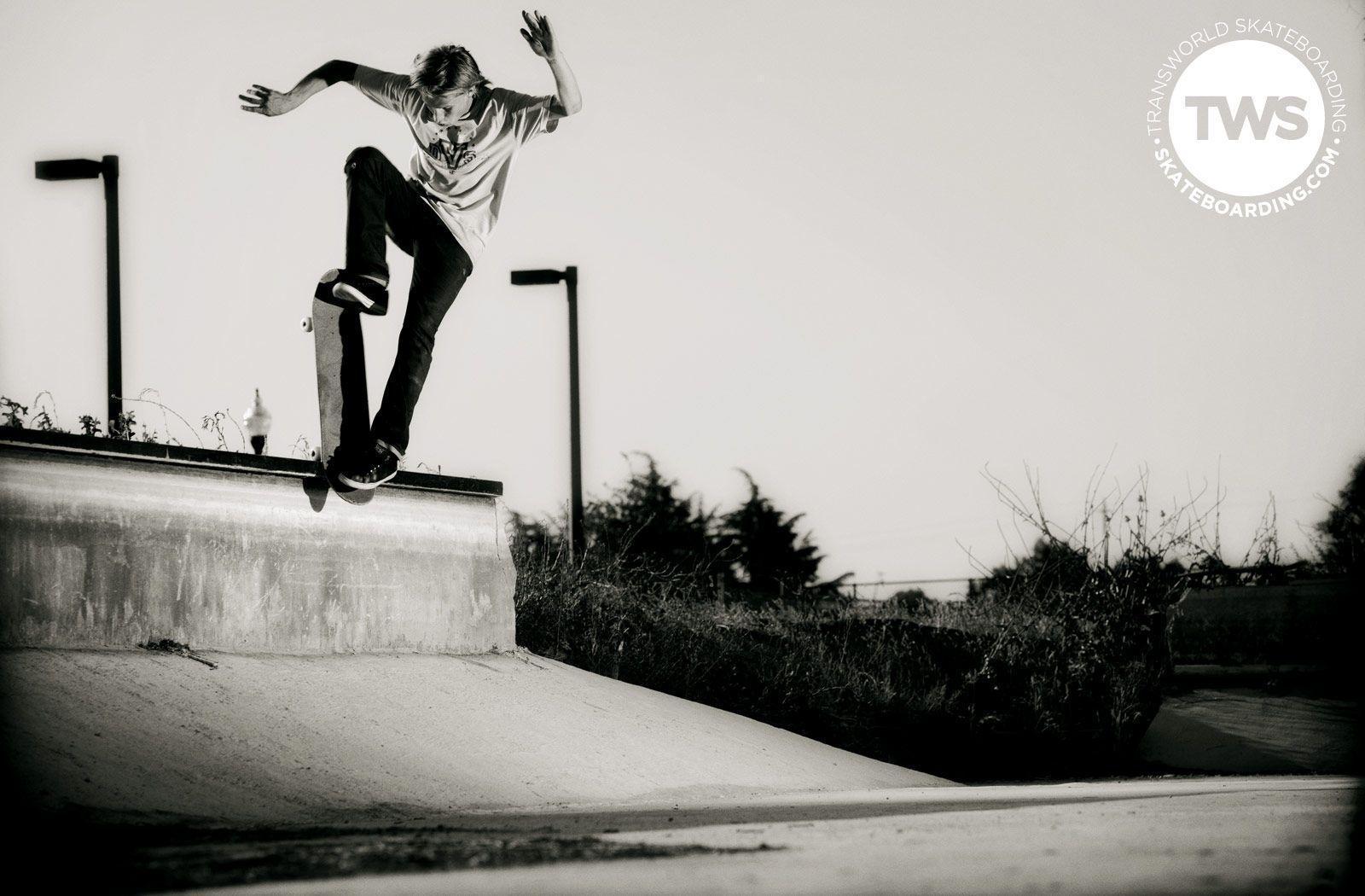 1600x1050 Skateboarding Wallpaper