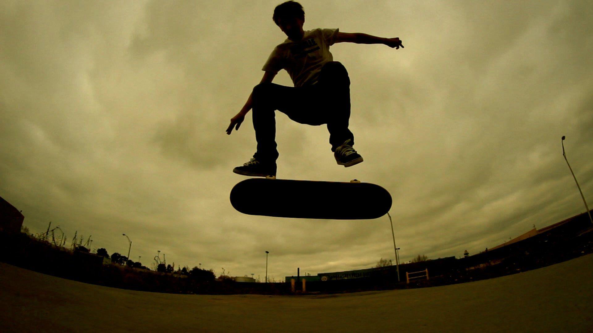 1920x1080 Best Kids playing skateboard and roller skate on giant clock