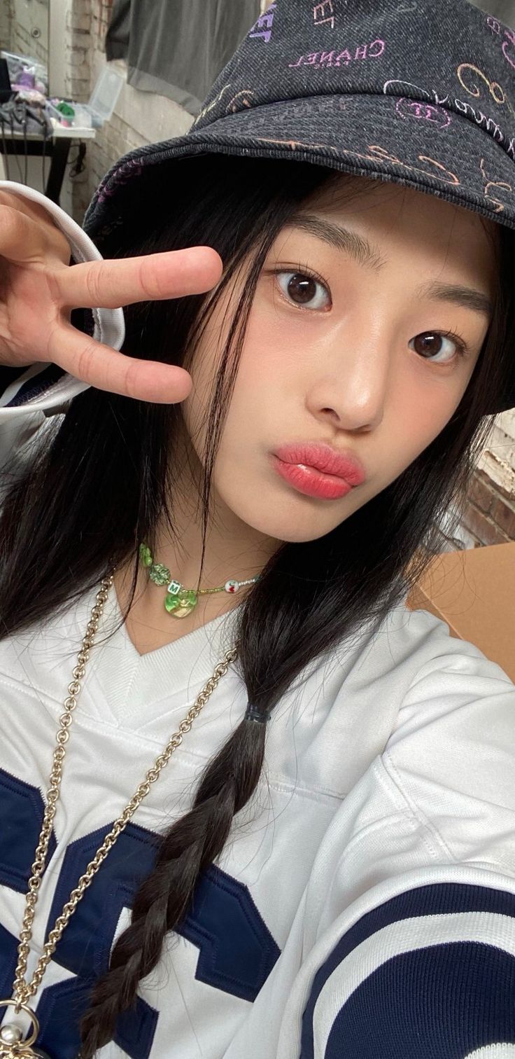 736x1512 Kpop girls, Korean celebrities