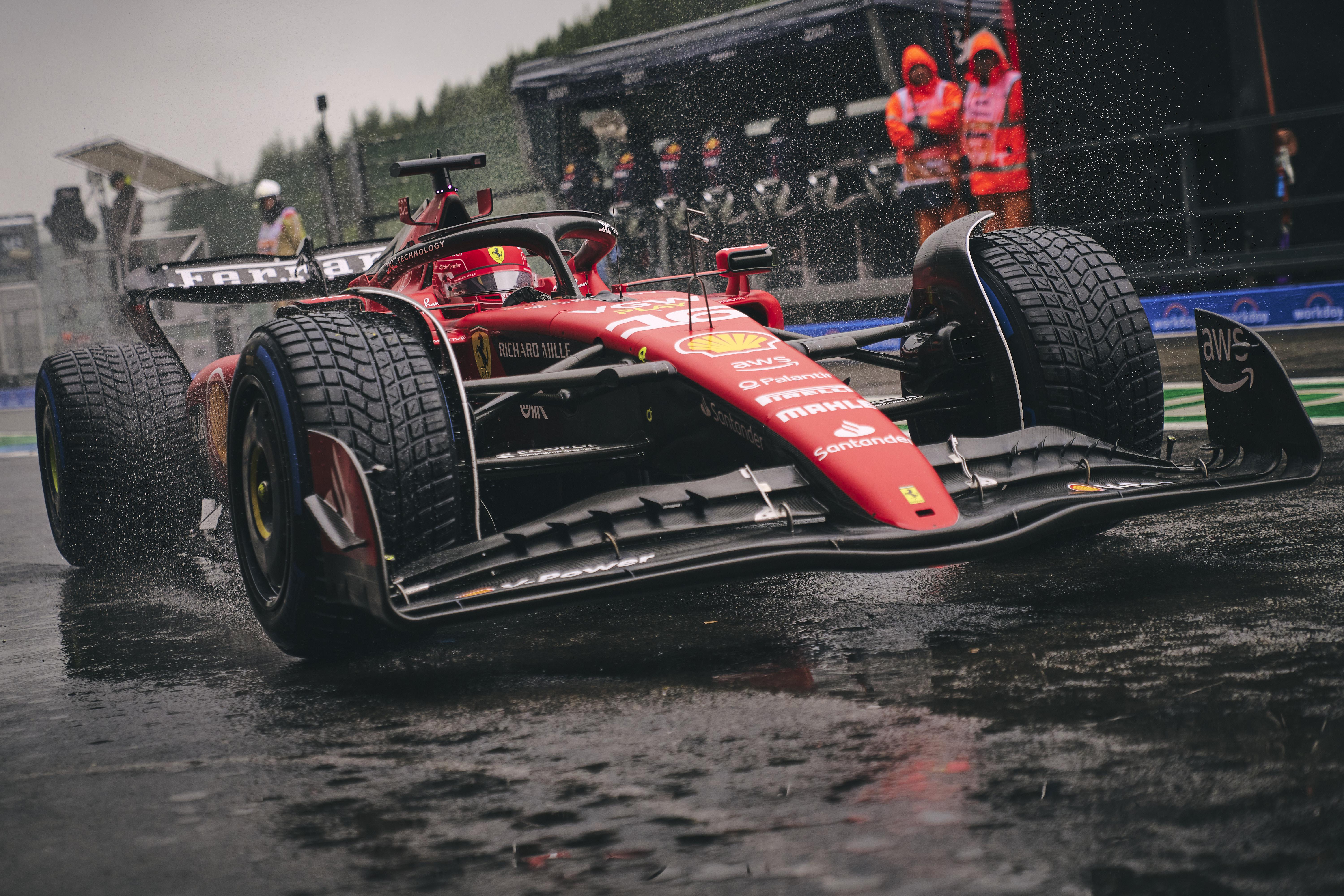 6000x4000 Ferrari wallpaper in the wet (6000x4000)