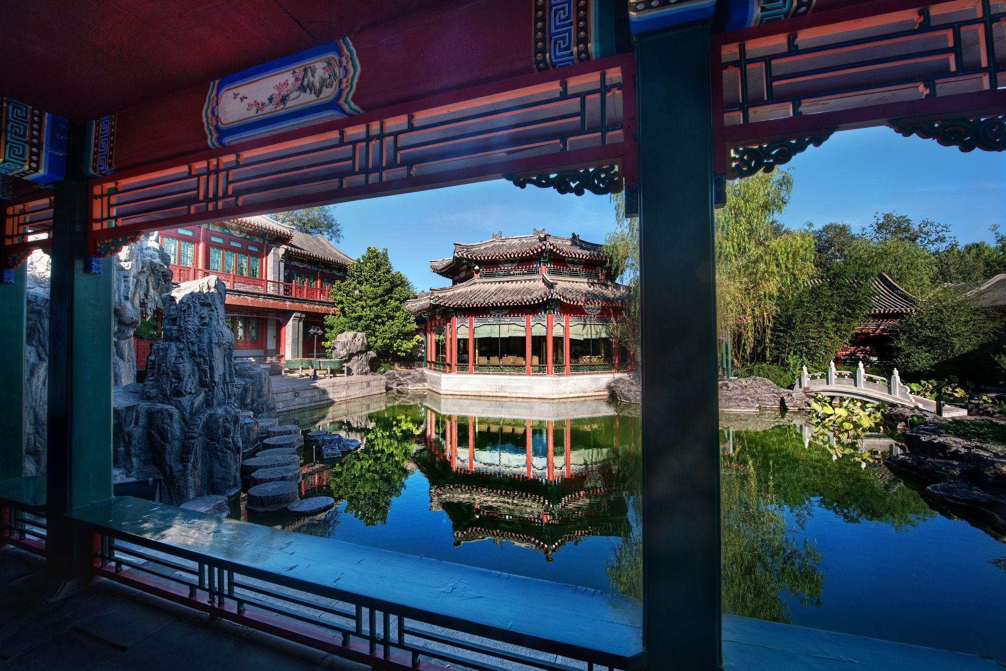 2048x1365 Private Gardens in the Forbidden City. Scissors!. Private