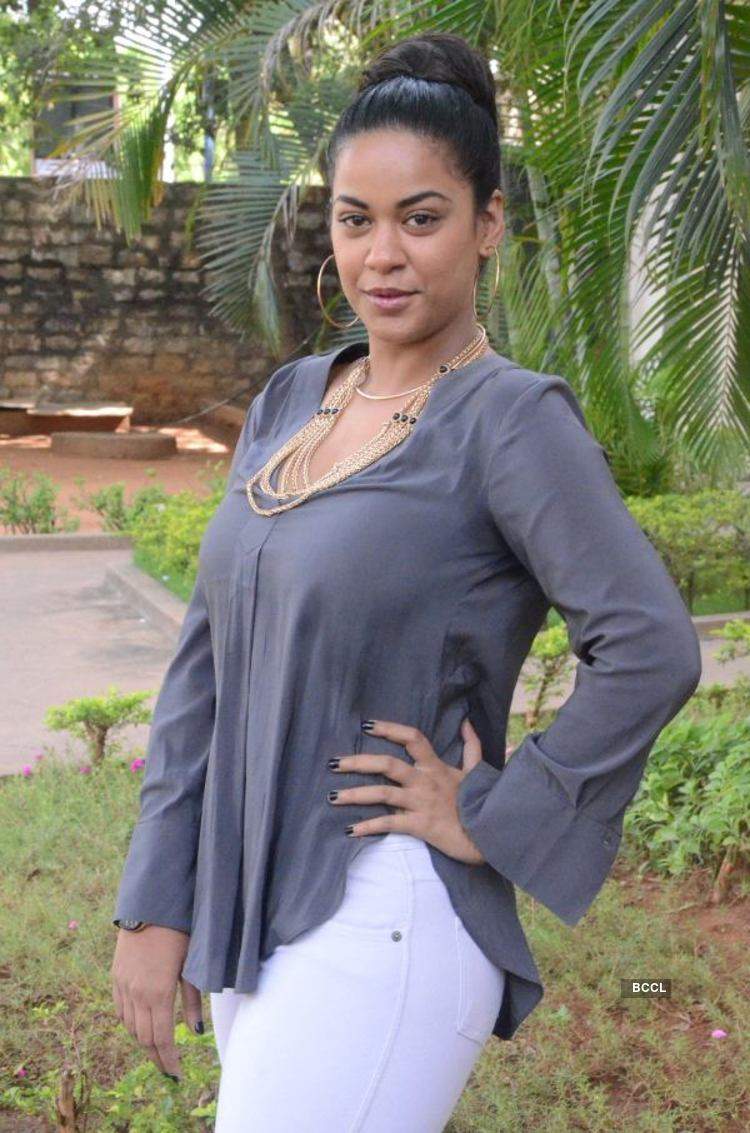 750x1133 Mumaith Khan Pics. Mumaith Khan Photo. Mumaith Khan Portfolio Pics. Mumaith Khan Personal Photo